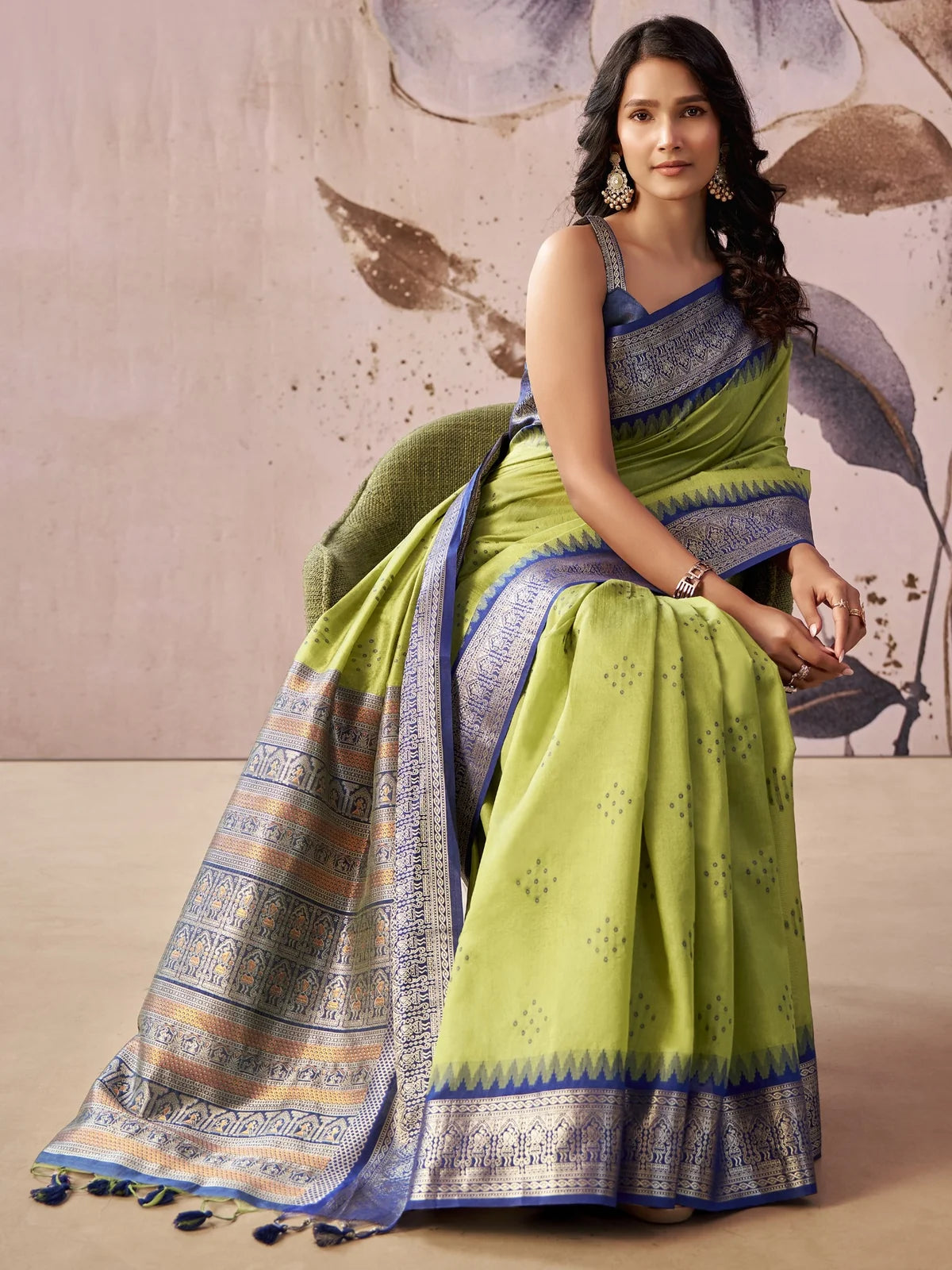 Tarani green tissue silk saree pallu-view