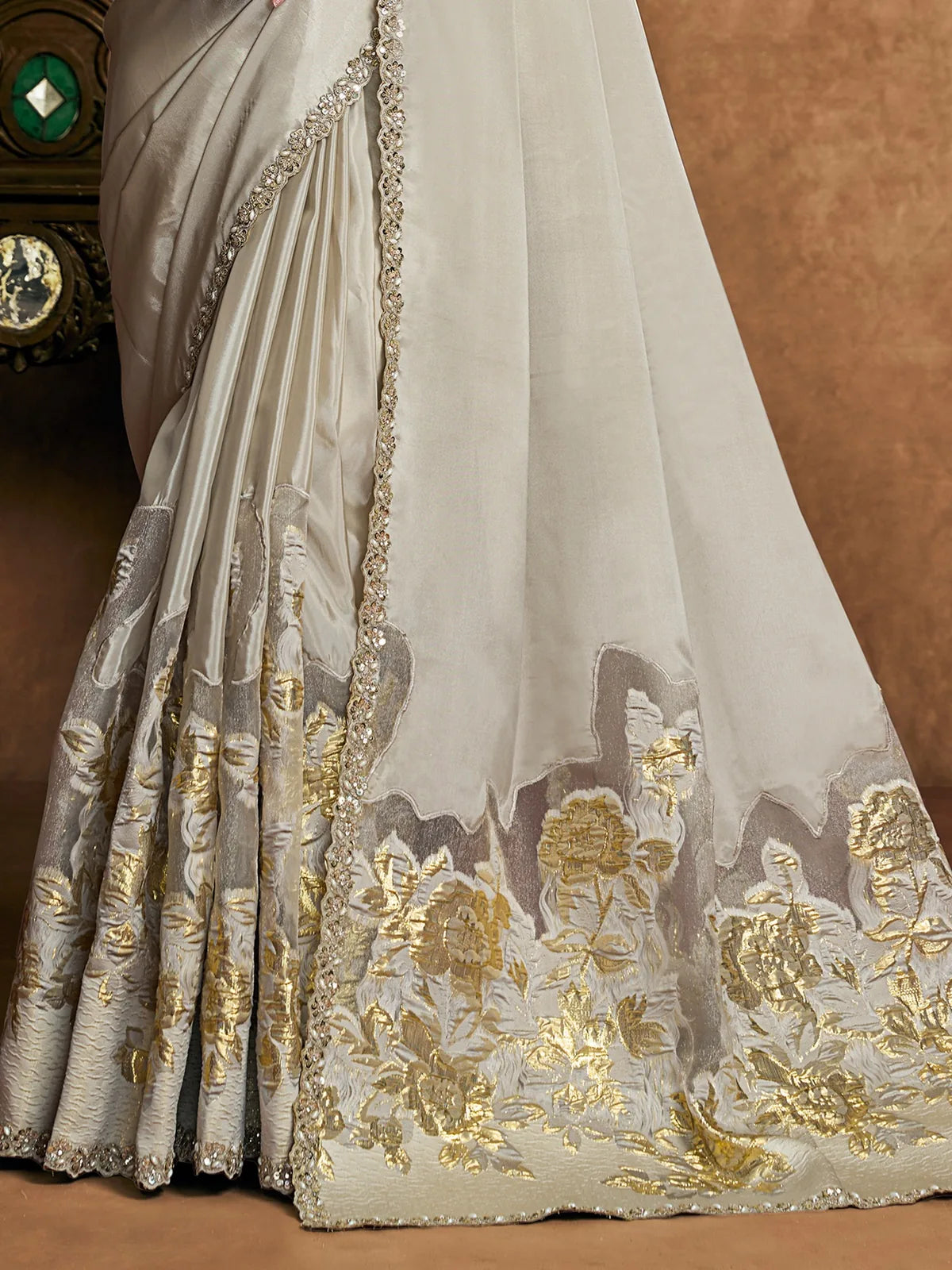 Tarani Surangi off white Uppada Silk saree pallu view with floral zari inspired woven border