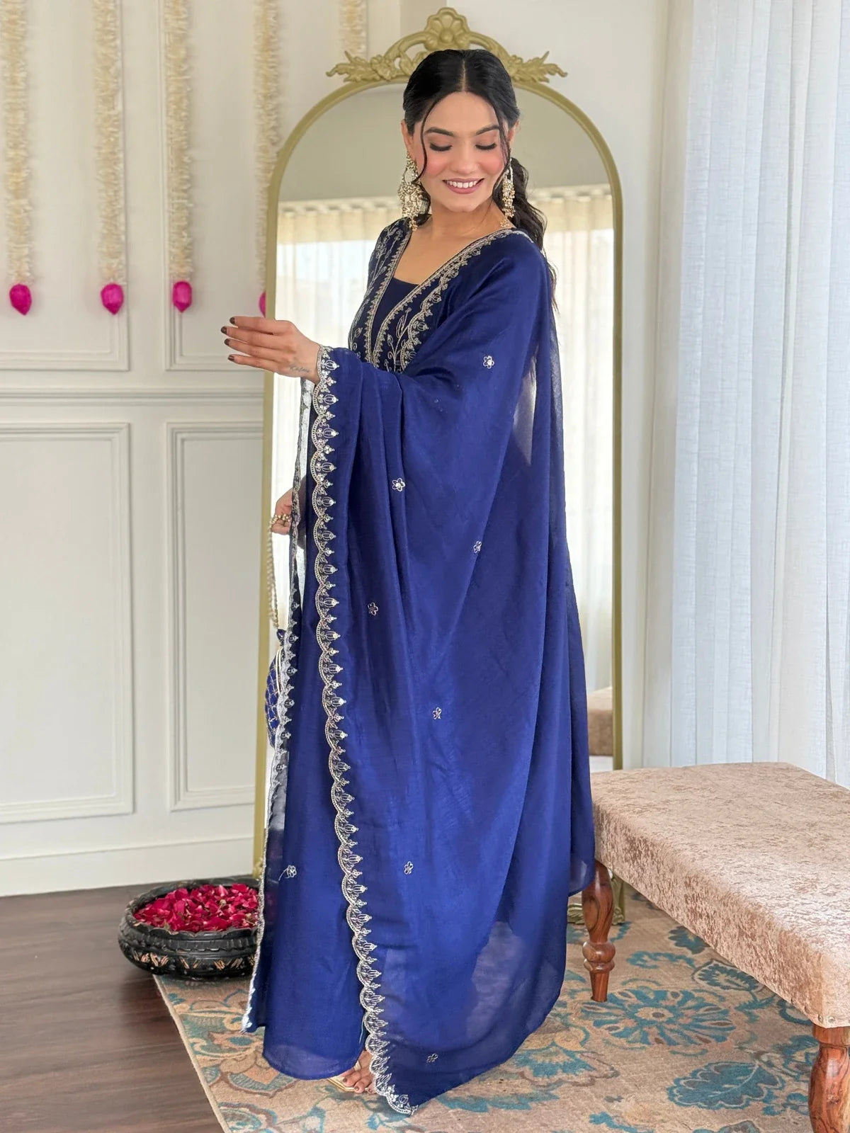 Tarani blue vichitra silk kurta set with dupatta side pose