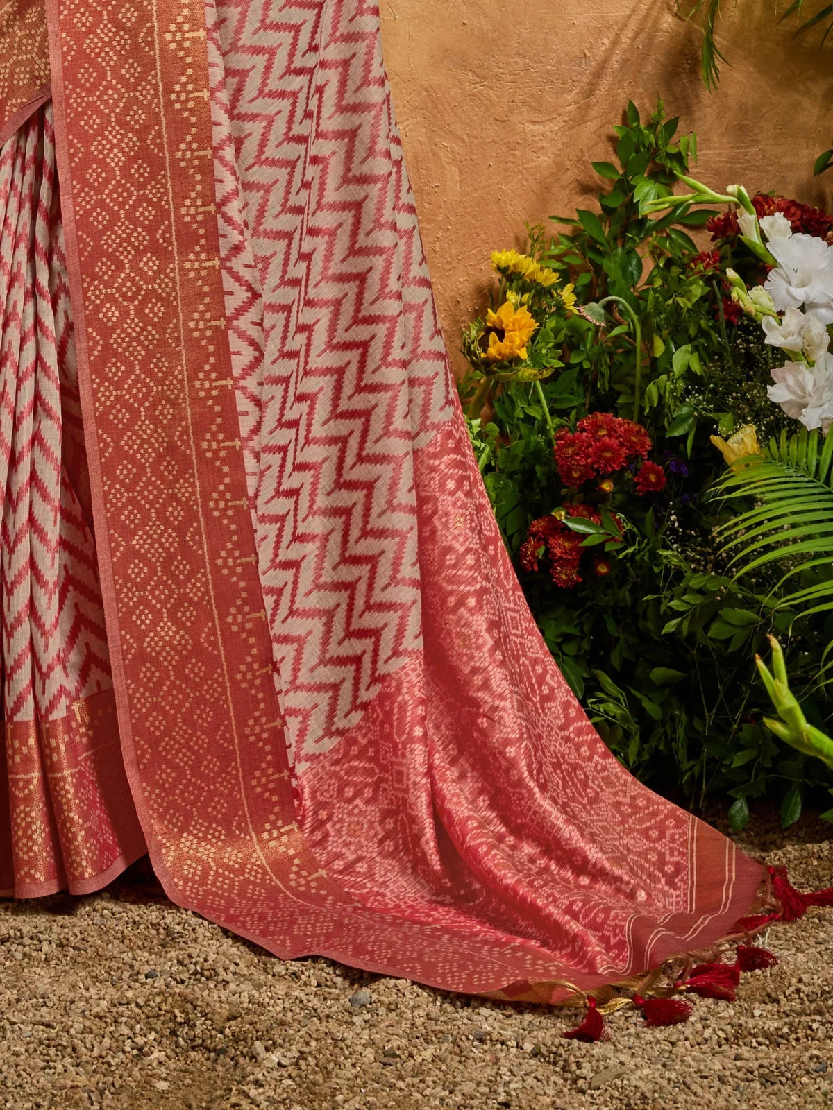 Tarani pallu close-up view of Patola zigzag maroon weave with golden border and tassels