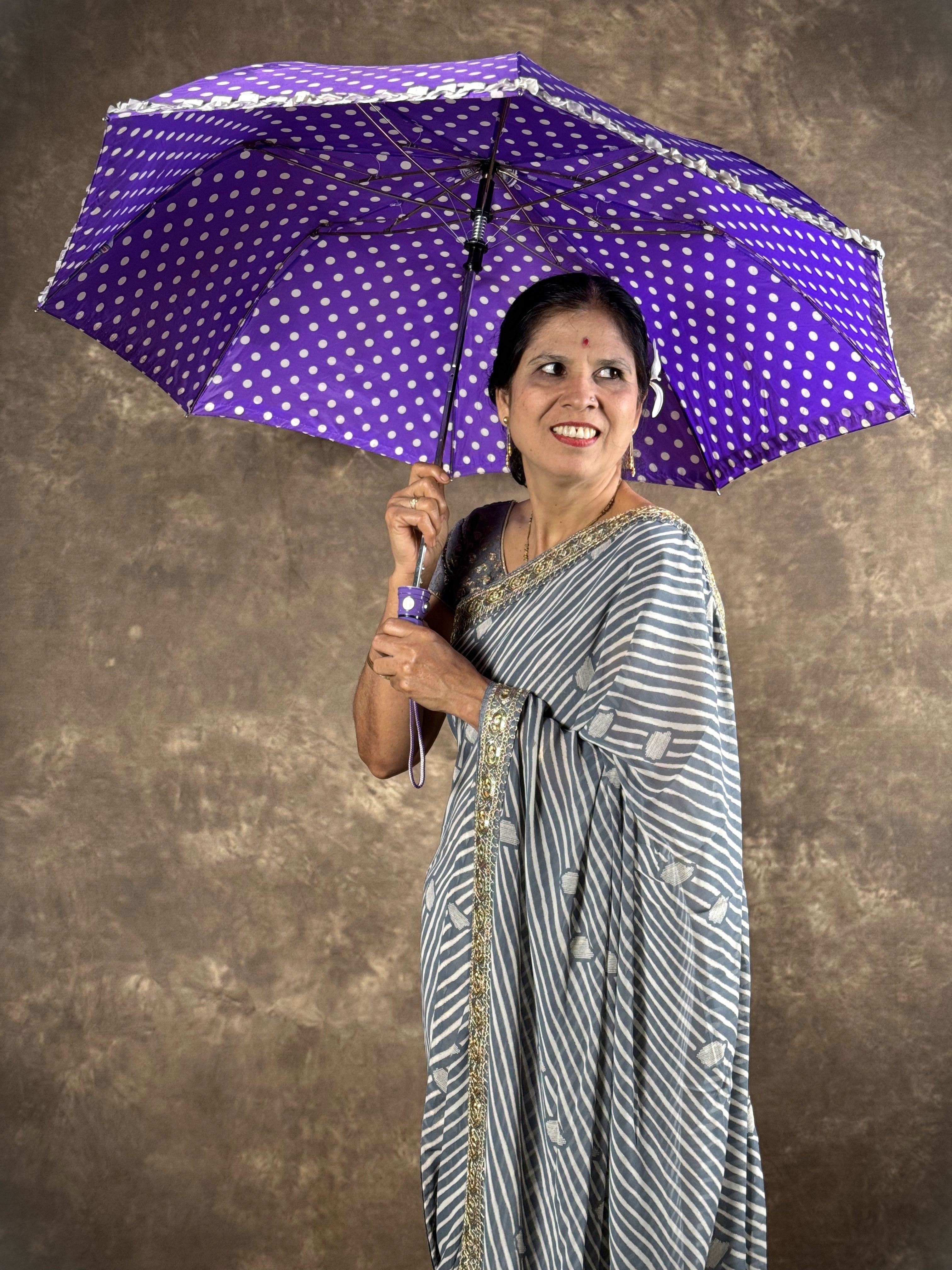 Tarani grey georgette saree front view showing elegant drape