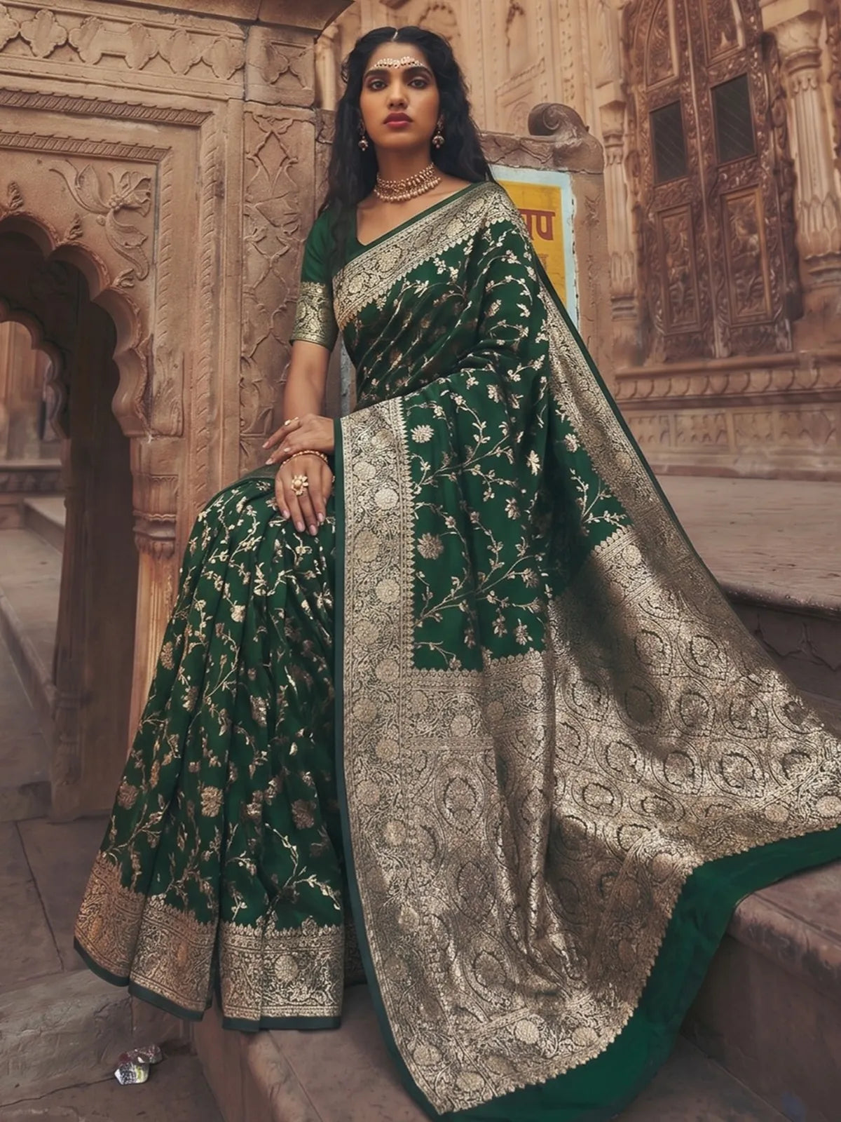 Tarani Surekha green Art Silk saree with elegant pallu and heavy zari border detailed pallu view