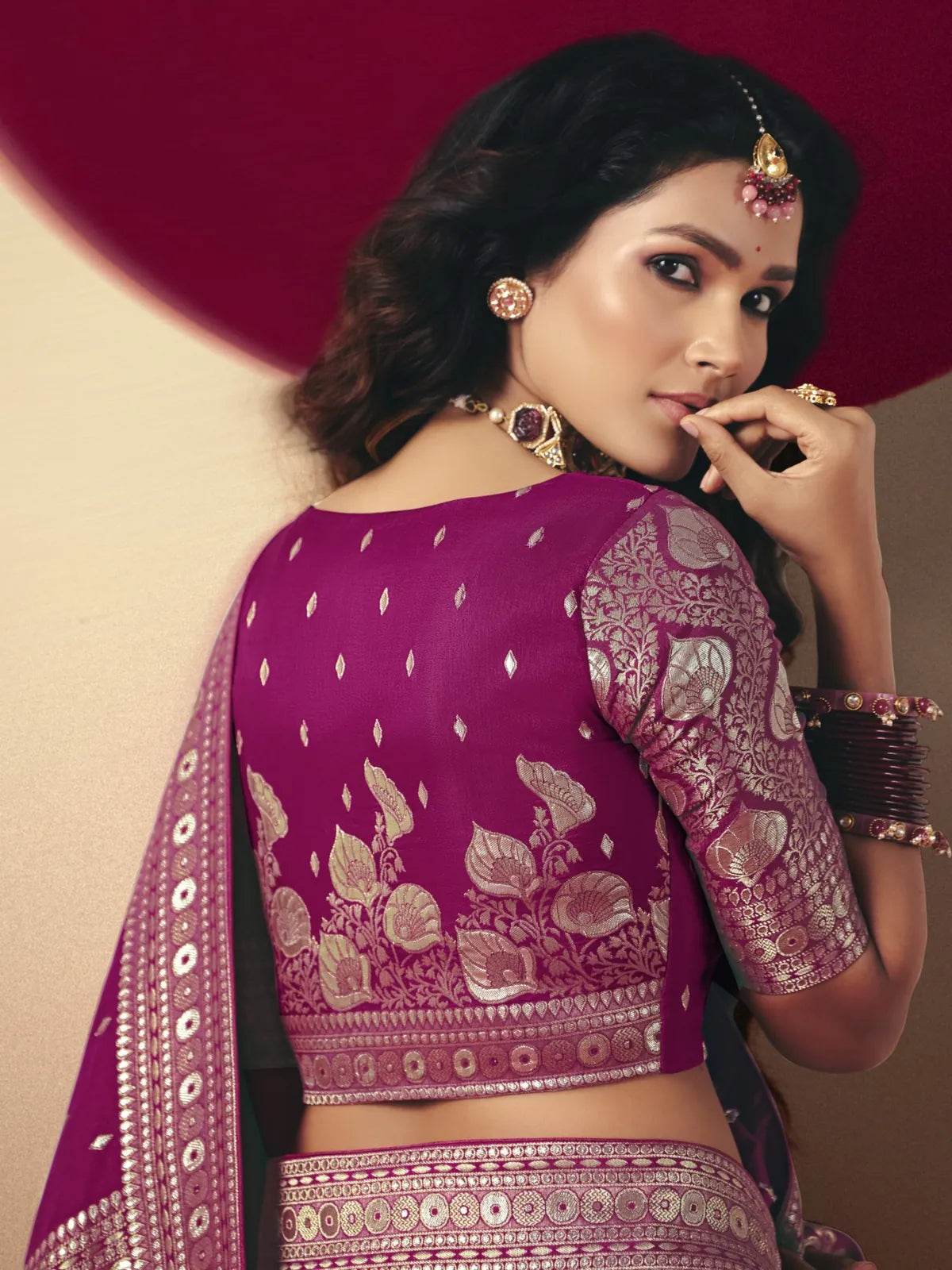 Tarani magenta bemberg viscose saree back view with weaving design