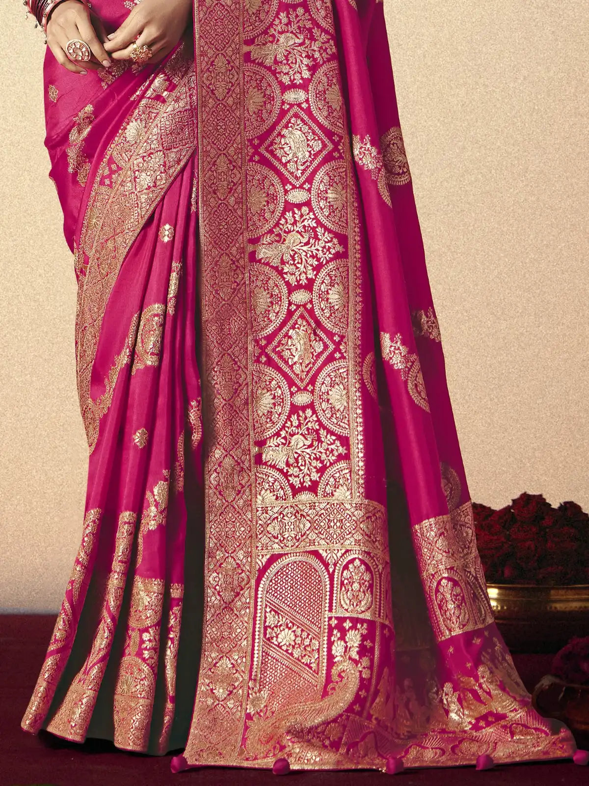 Tarani pink bemberg viscose saree pallu view showcasing intricate border and tassels
