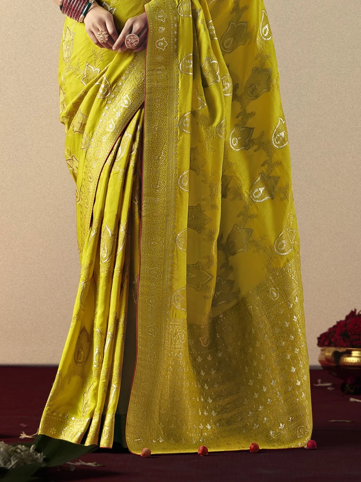 Tarani yellow viscose saree pallu and border weaving design close up
