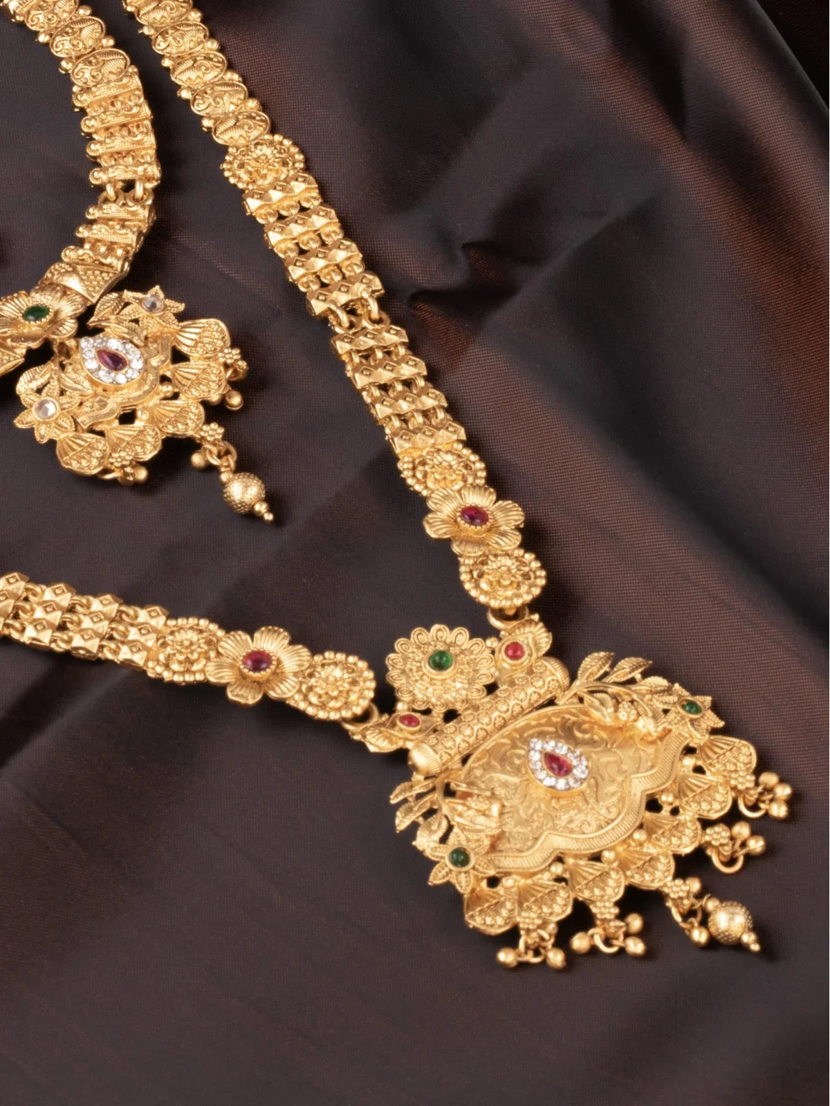 Tarani bridal gold plated jewellery set with necklace and earrings alternate view 2