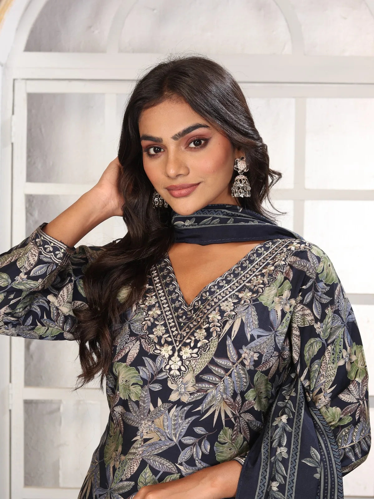 Tarani embroidered green Chanderi dress close-up showing neckline and sleeve design