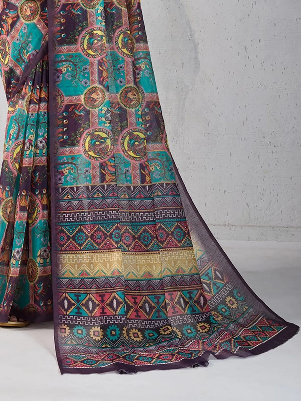 Tarani pallu view of green and purple Chanderi digital print saree with geometric border design