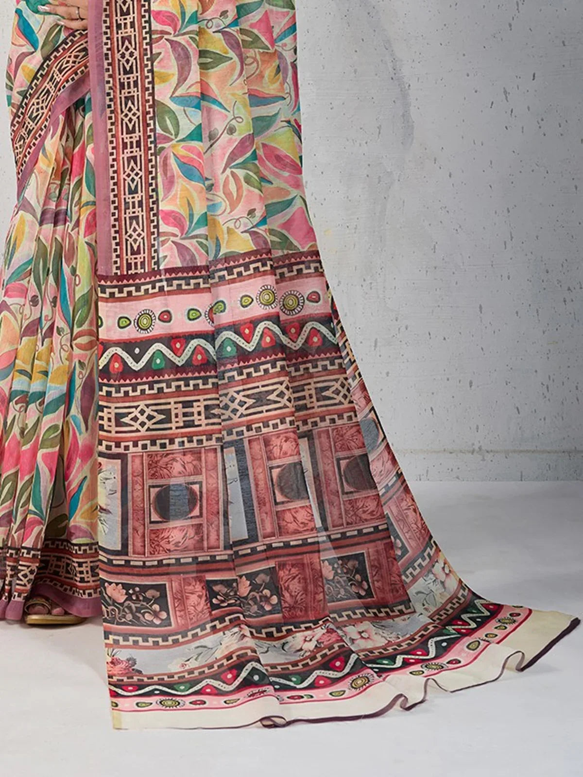 Tarani saree pallu in ethnic tribal and floral motifs with high detail in pallu-view