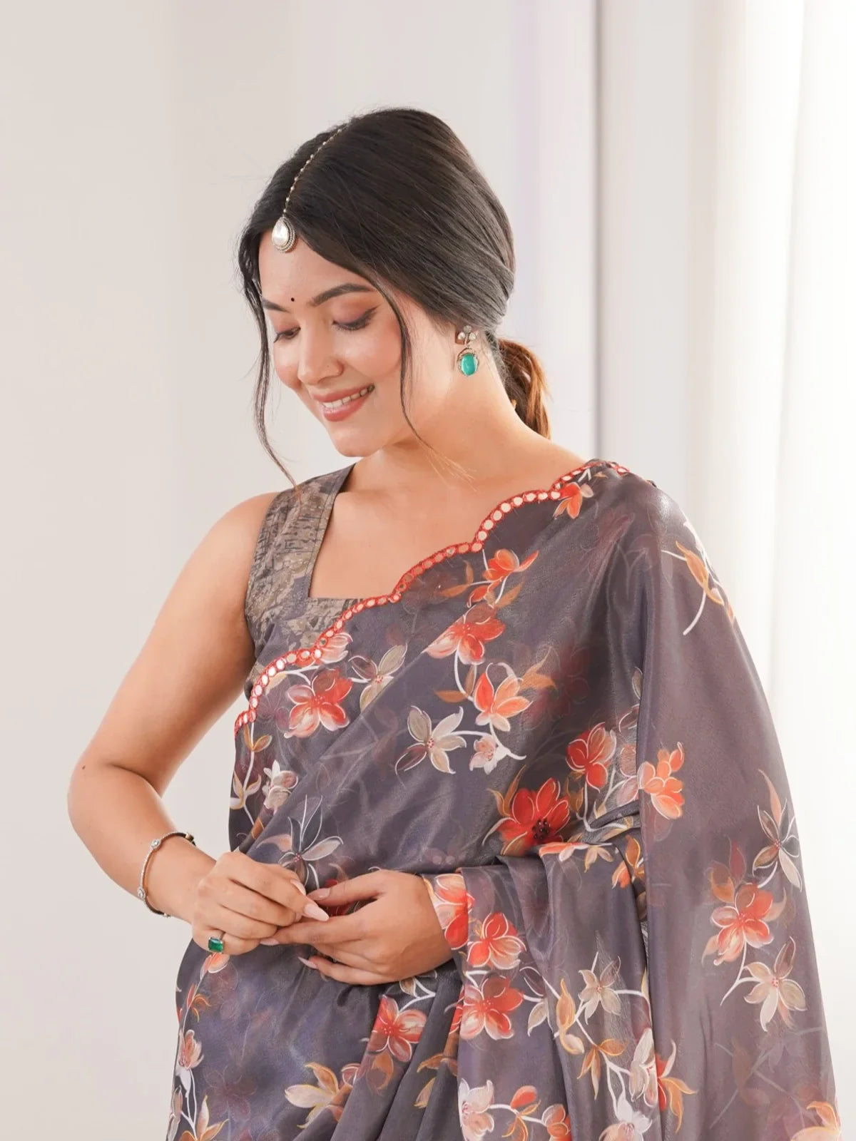 Tarani close-up of model draping grey chinnon saree with floral print and blouse neckline