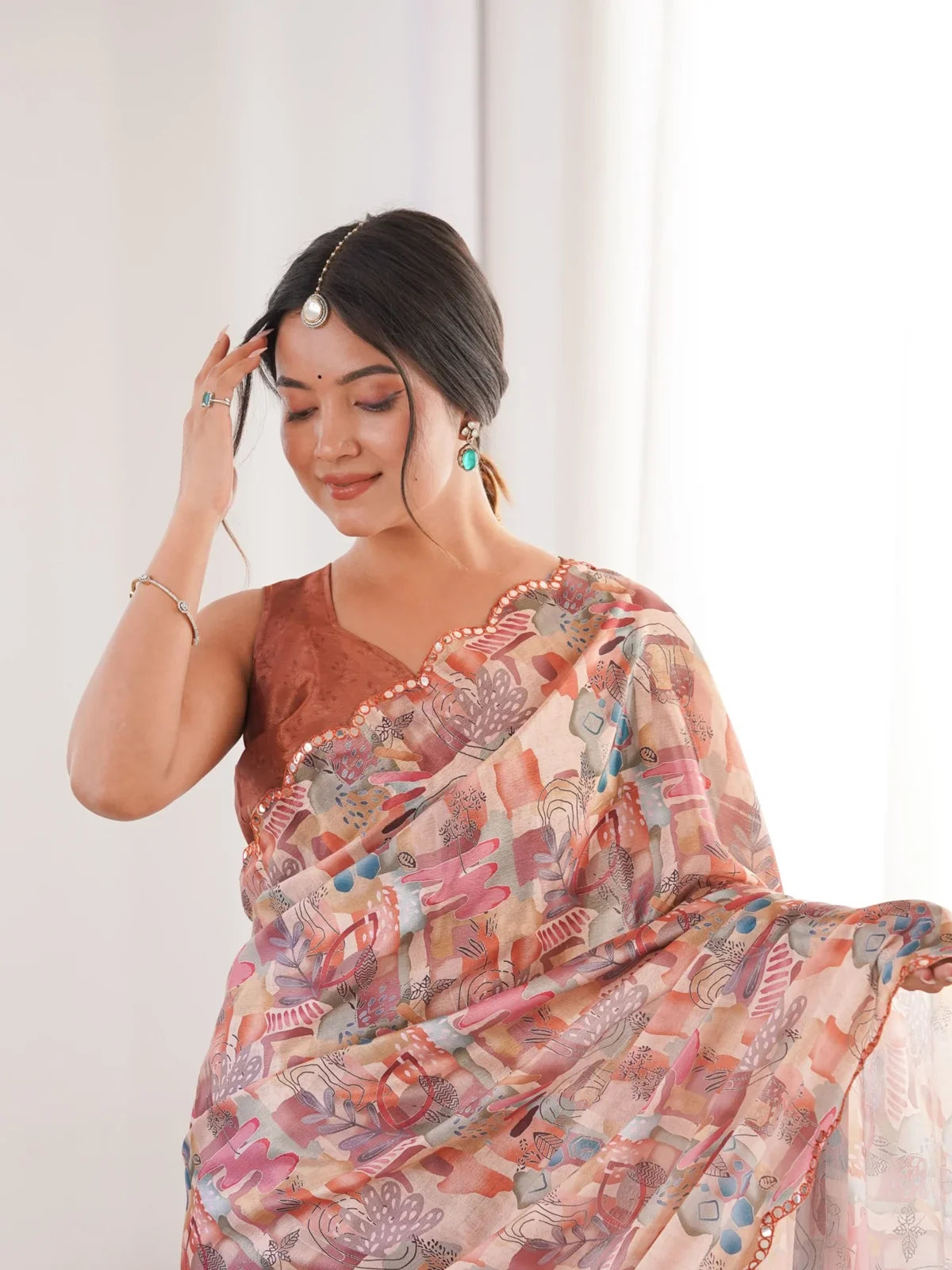 Tarani peach printed chinnon saree upper body view view showing design and drape