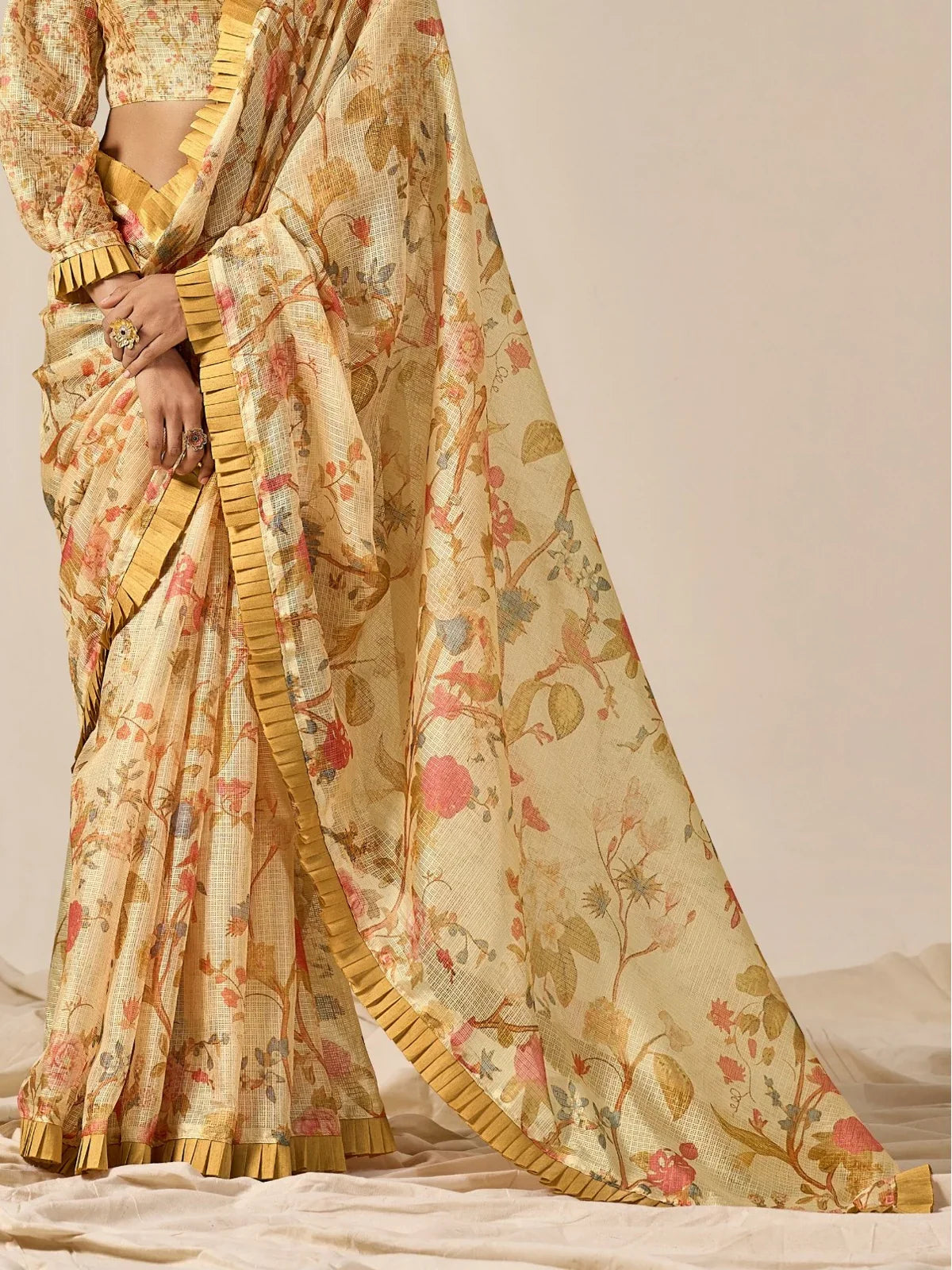 Tarani beige cotton blend saree pallu view highlighting floral print and detailing
