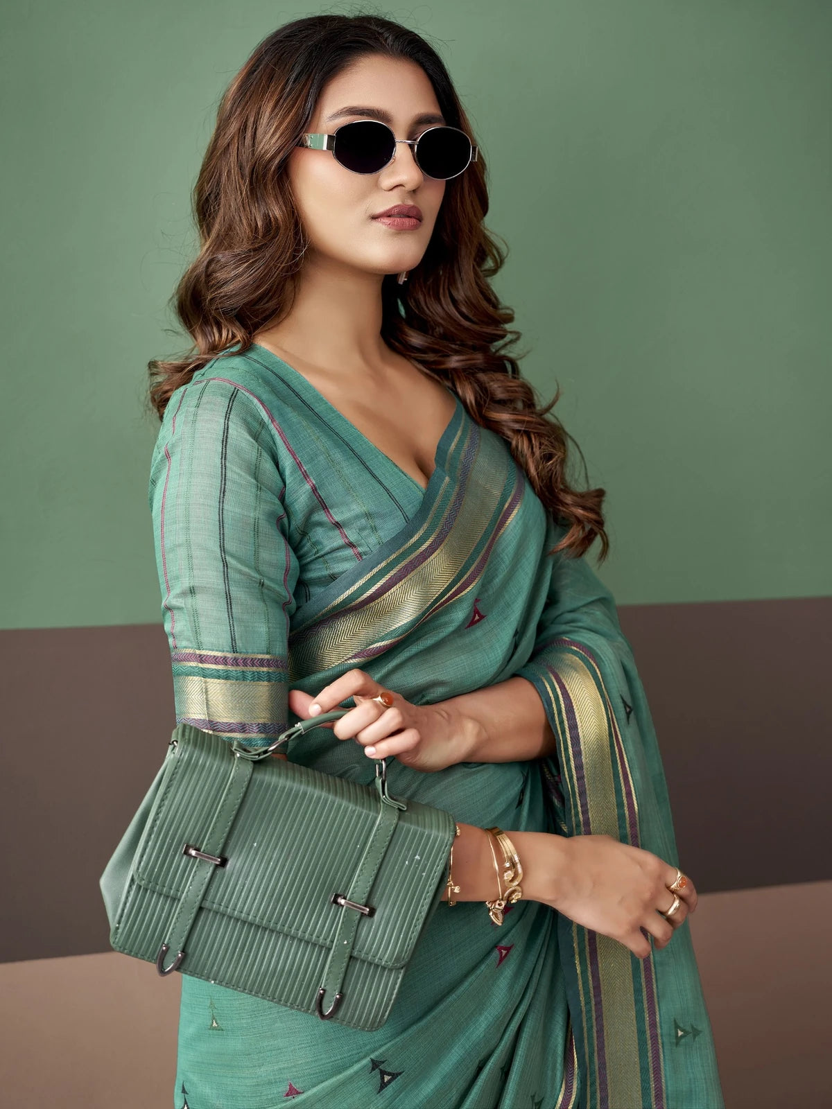 Tarani Vedanti upper body view of green cotton weaving saree border