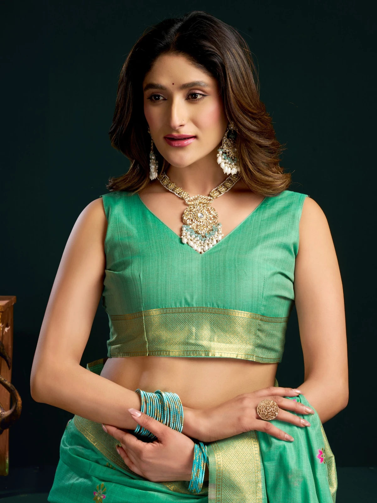 Tarani Aadarsha green Munga Cotton Mina Work saree blouse upper body view with zari border
