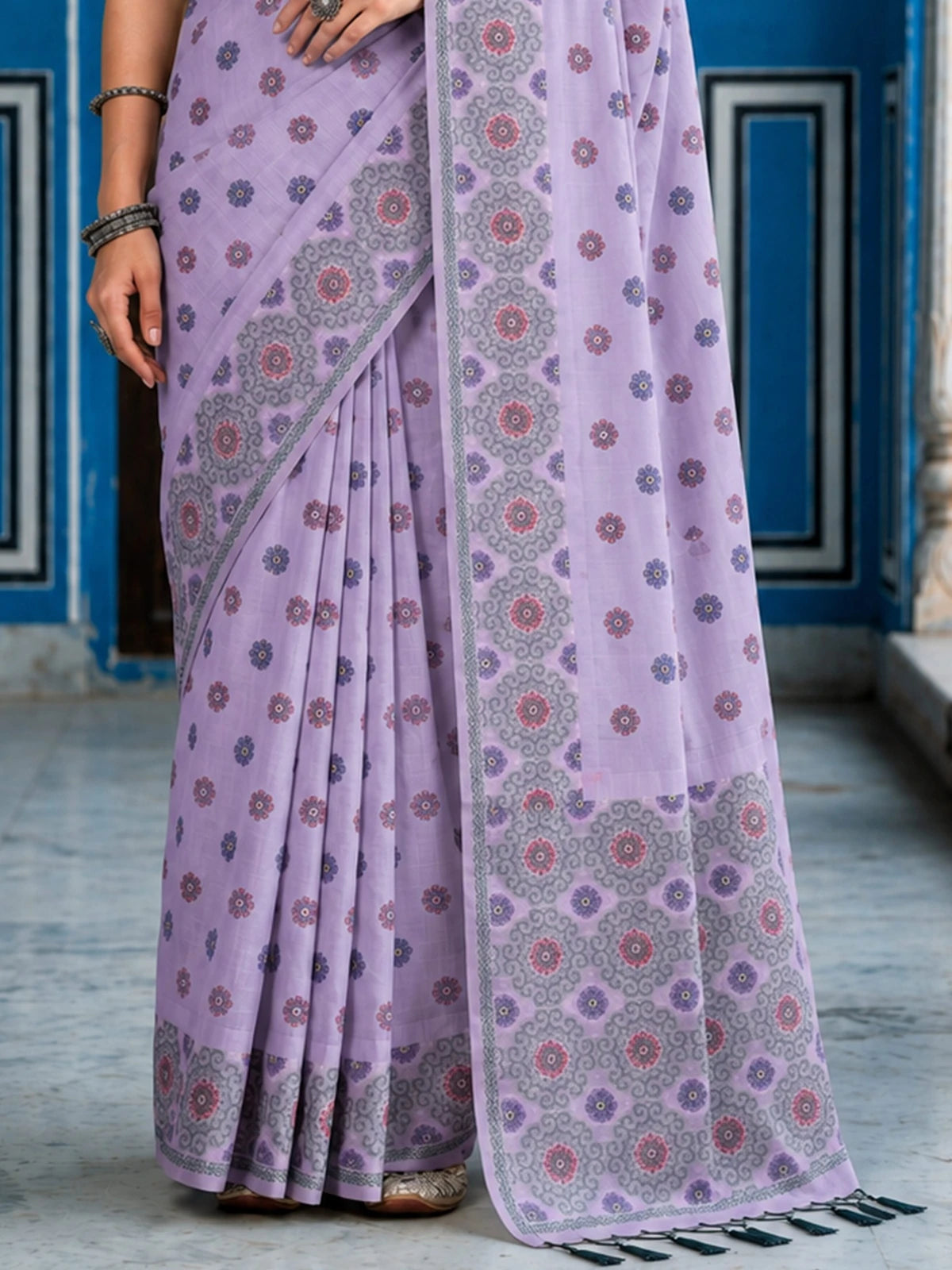 Tarani lavender printed cotton saree closeup-view