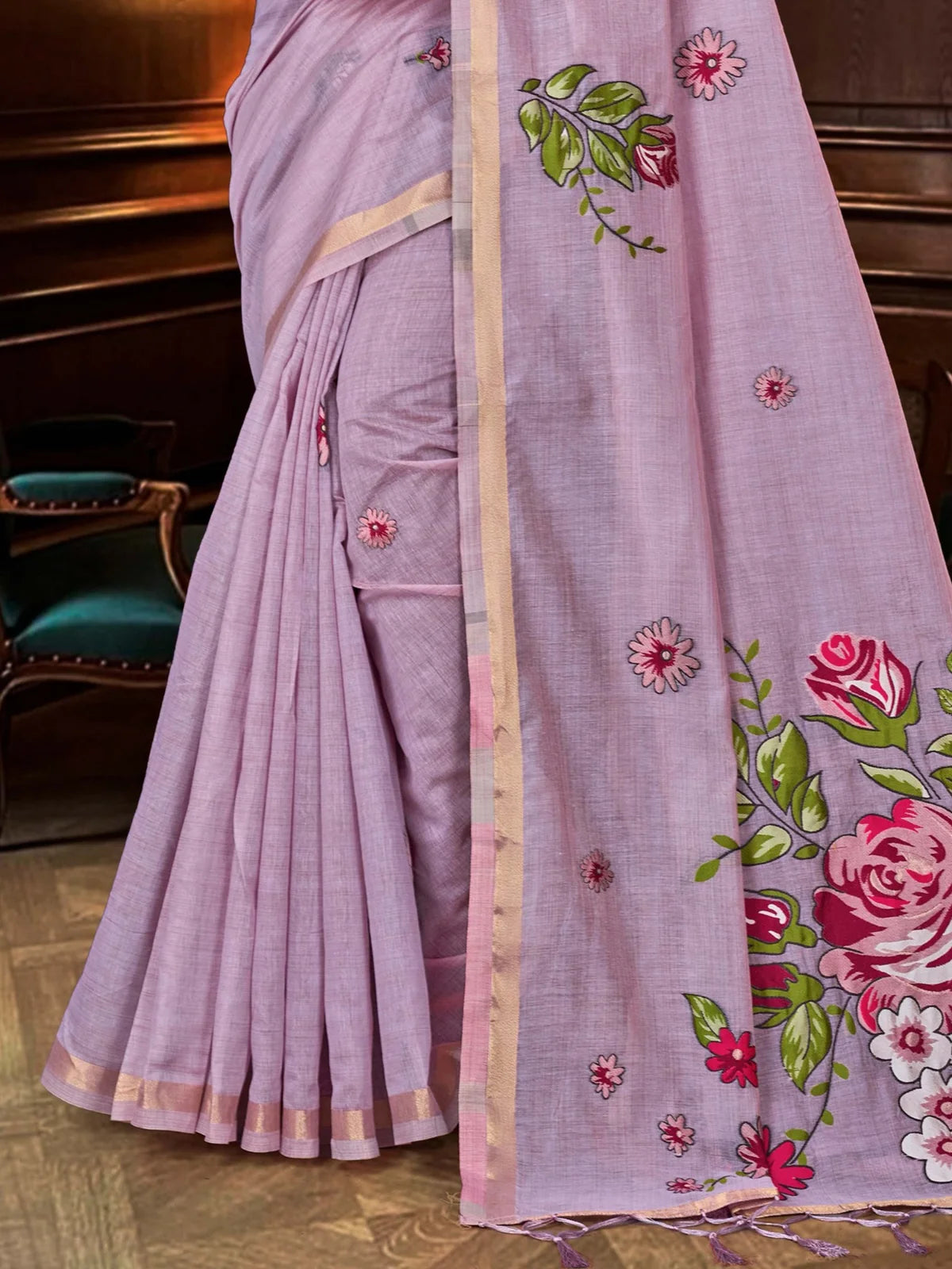 Tarani lavender cotton blend saree closeup of floral pallu and zari border