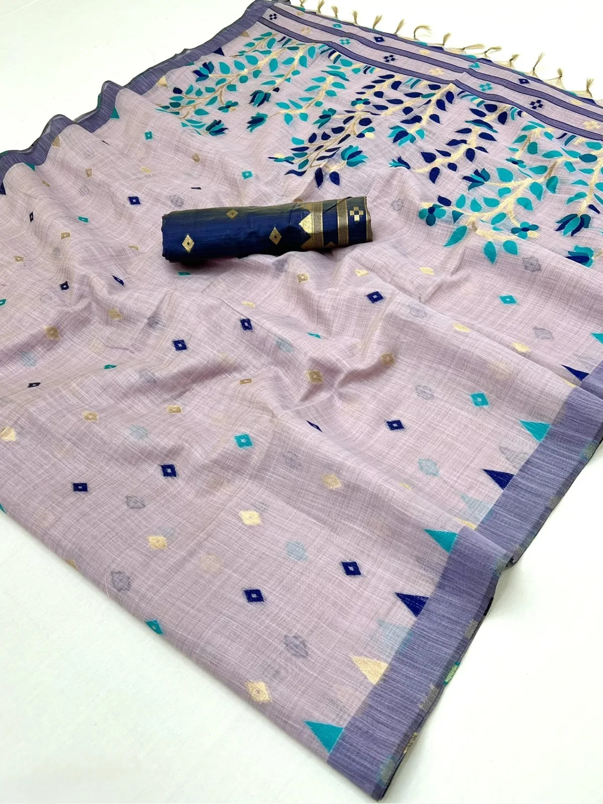 Tarani soft cotton lavender saree pallu with woven floral design