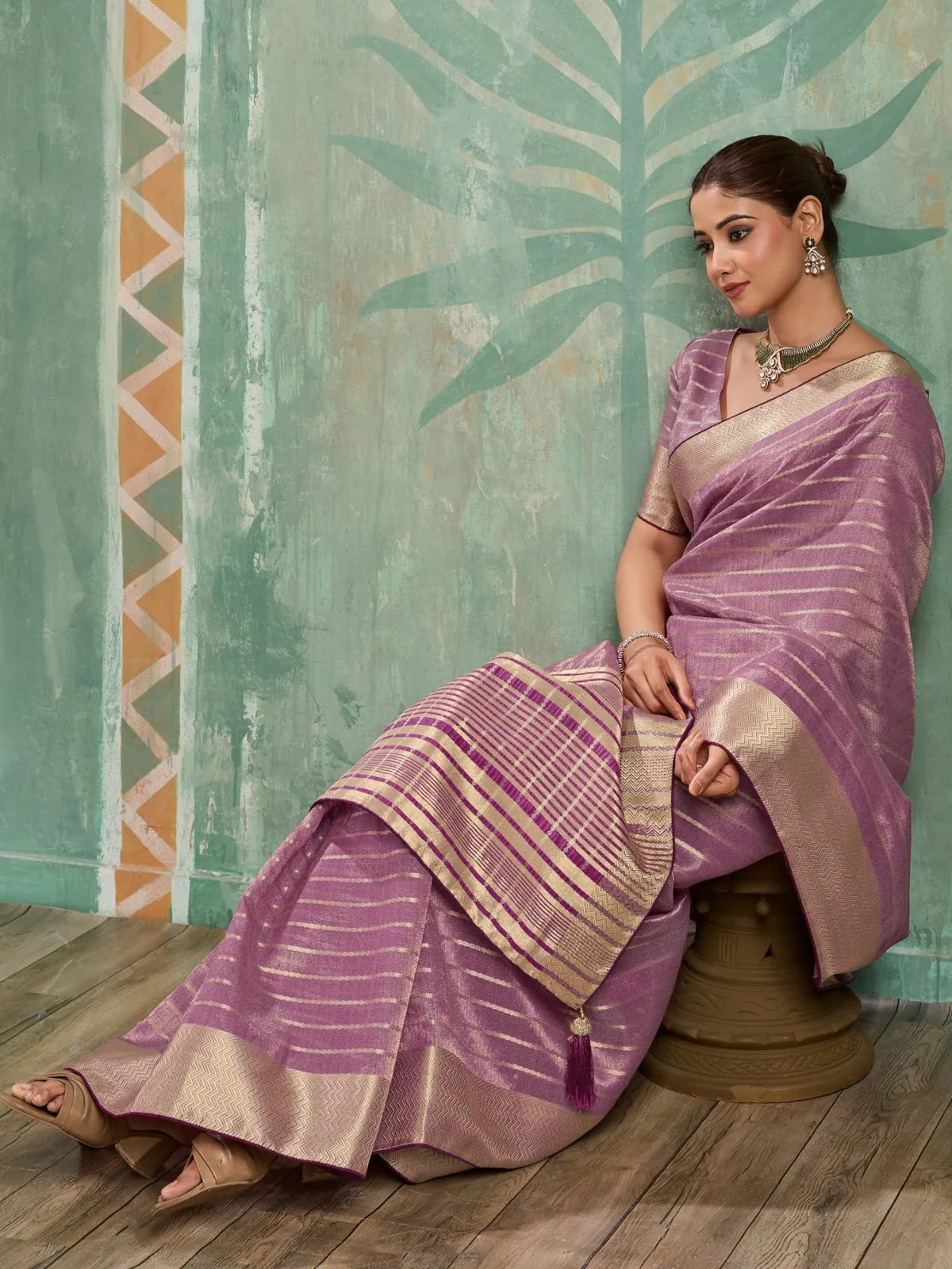 Tarani lavender cotton tissue saree pallu view showcasing broad zari woven border and chit pallu