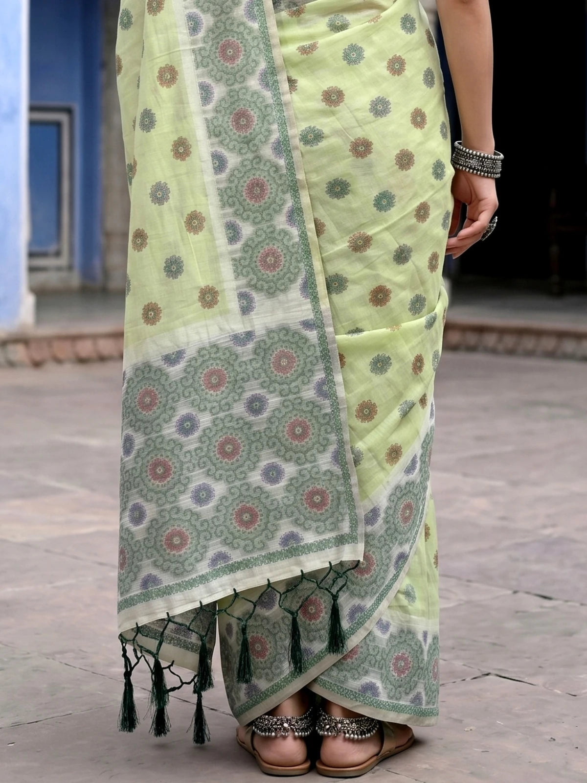 Tarani light green cotton printed saree with blouse piece pallu view Gopika