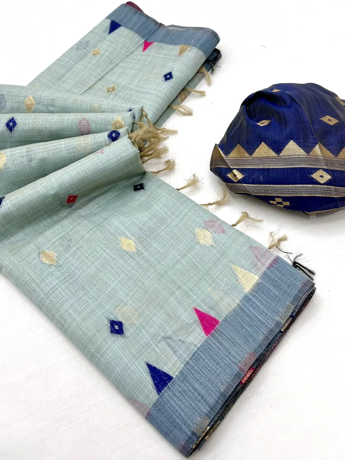 Tarani sky blue soft cotton Jamdani style weaving saree pallu and border close view