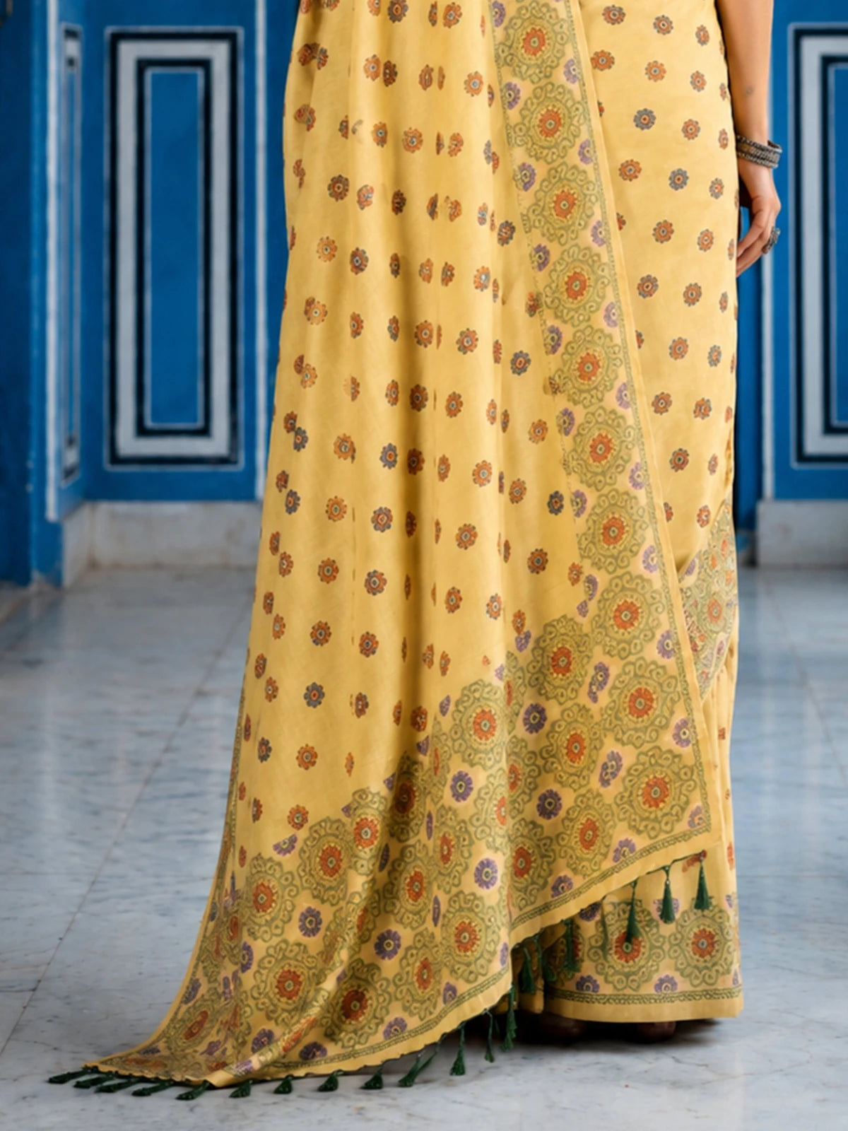 Tarani yellow cotton saree pallu and tassel detail