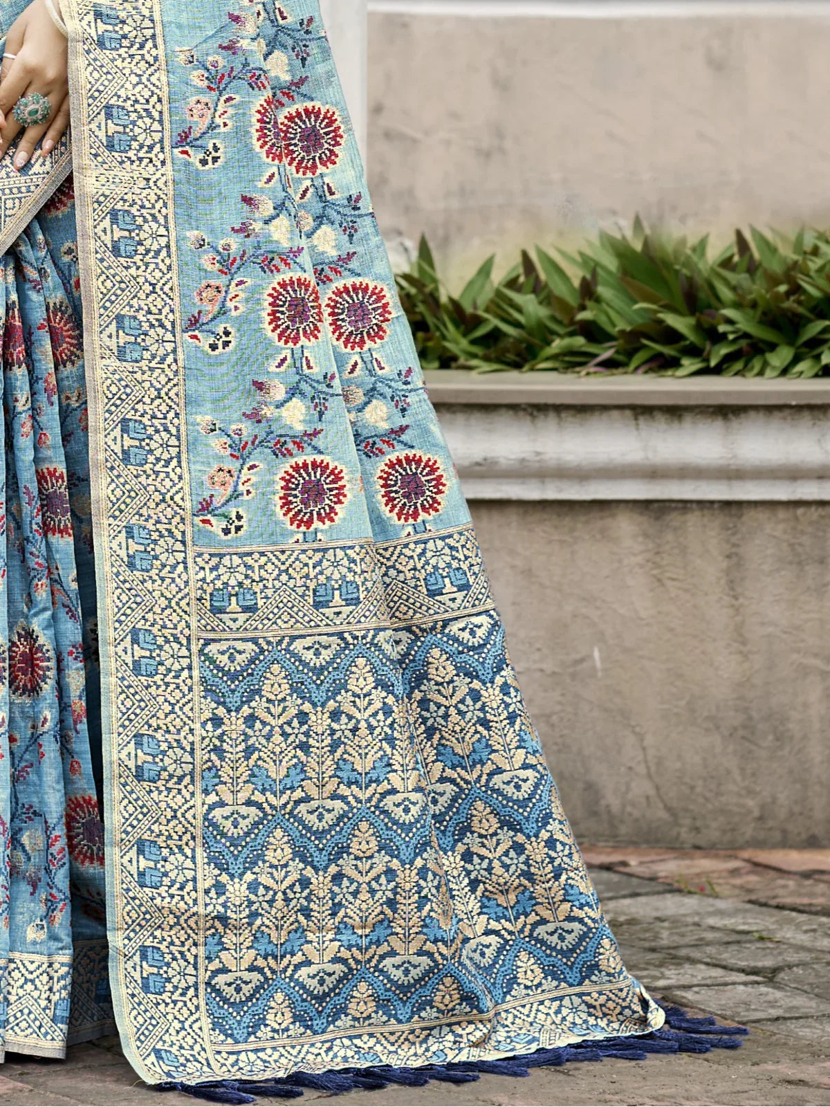 Tarani cotton silk saree detailed pallu view with traditional meenakari border and woven motifs