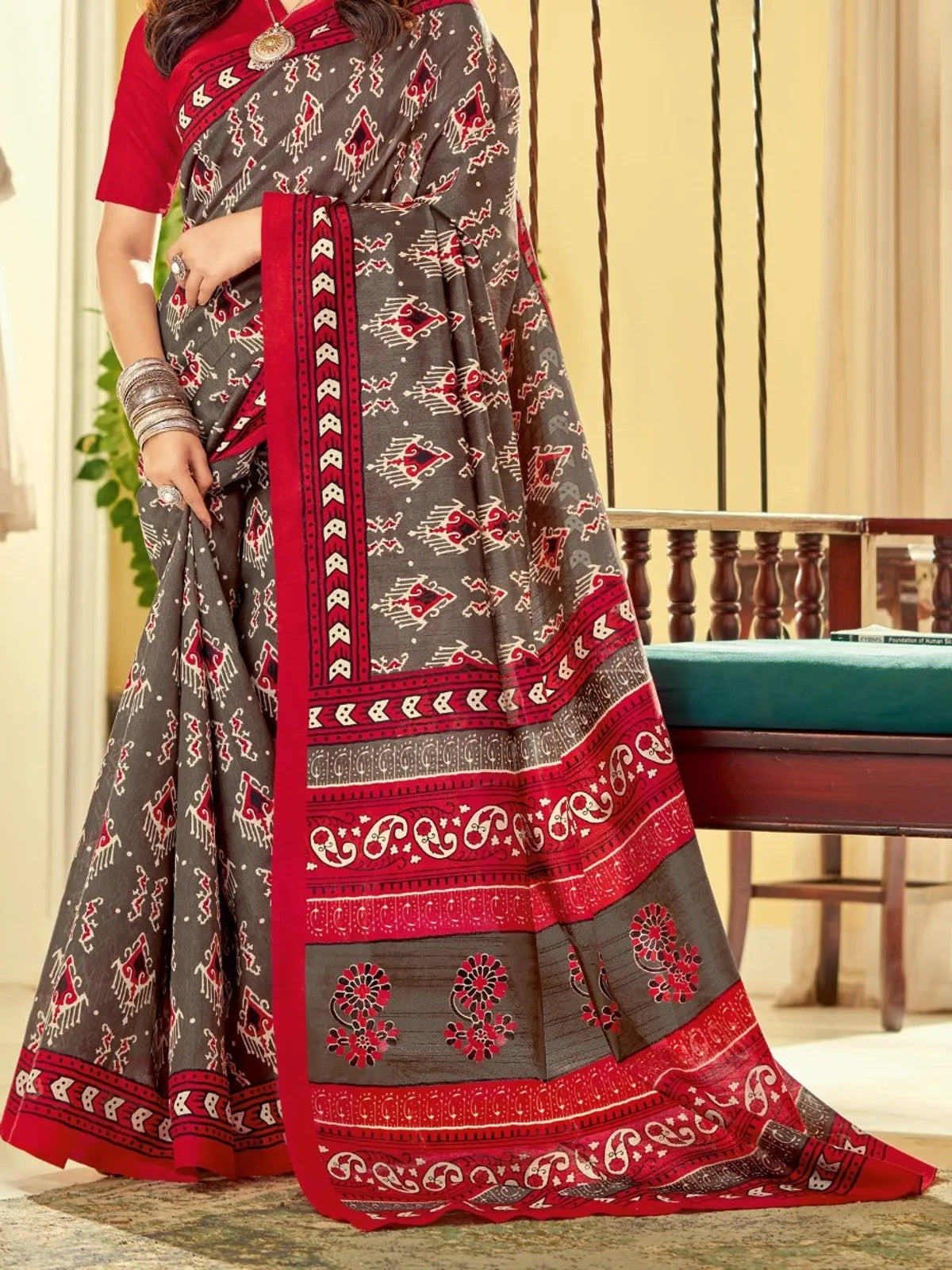 Tarani grey cotton silk saree pallu view highlighting intricate red and white weaving pattern