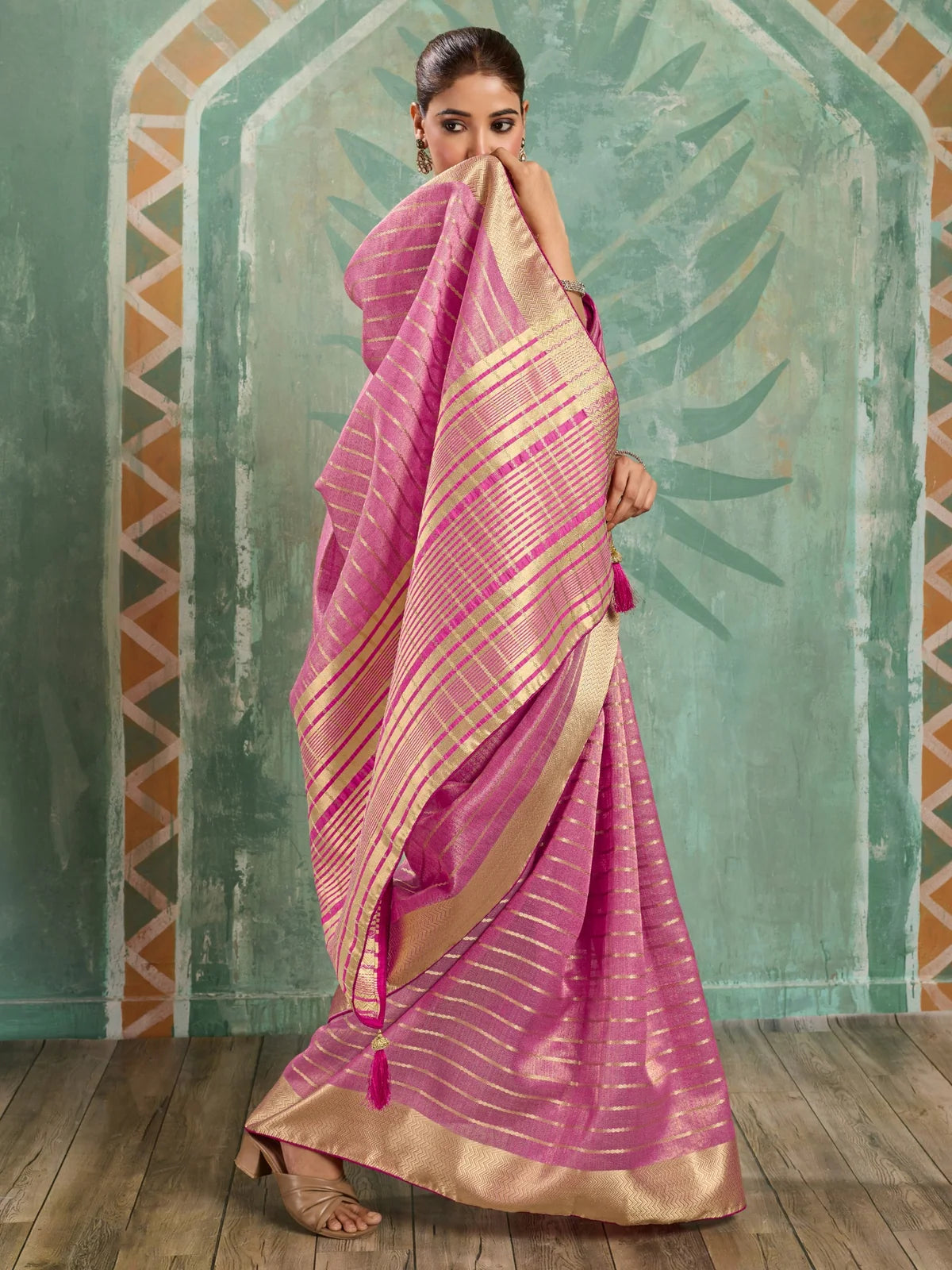 Tarani pink cotton tissue saree pallu view with zari woven detailing