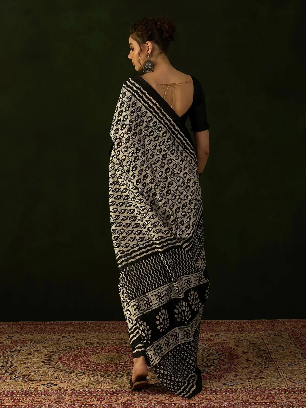 Tarani cotton silk saree back view showing detailed pallu and border pattern in black and white