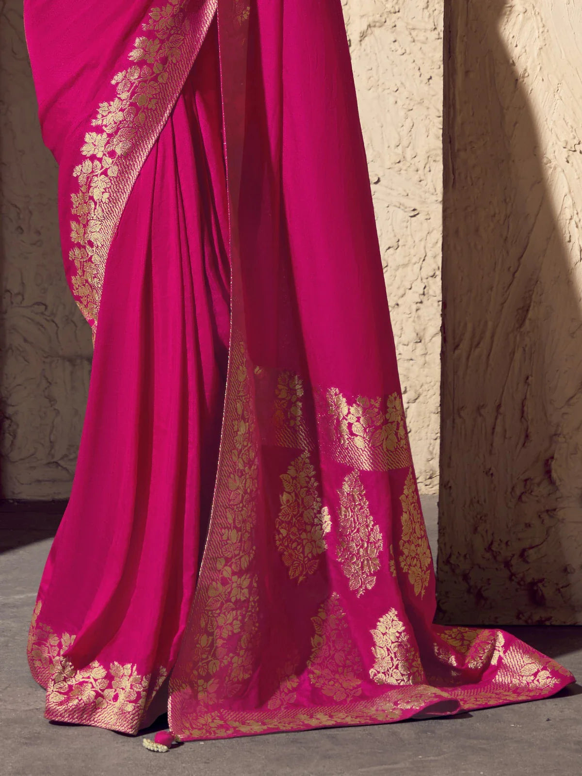 Tarani premium pink saree with zari floral weaving pallu and border closeup