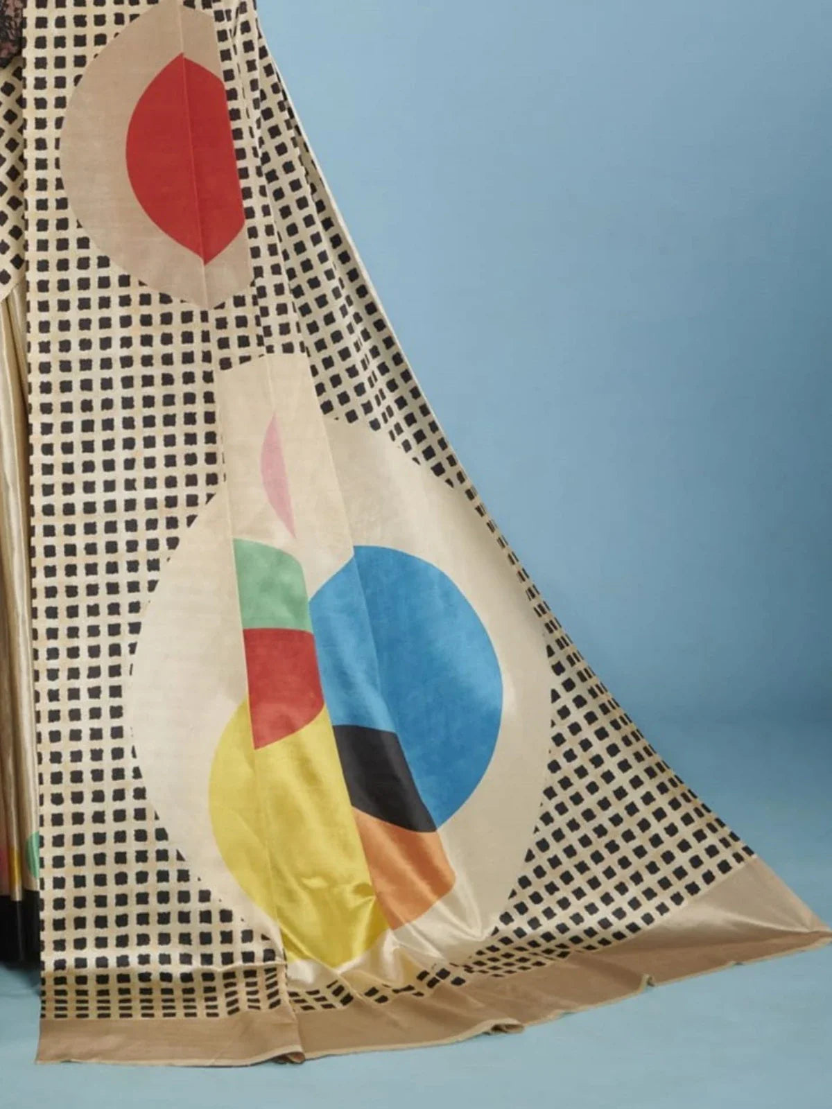 Tarani beige crepe silk saree pallu closeup with artistic block print and bold circles