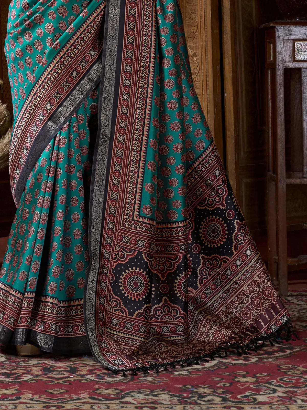 Tarani cluster digital saree focused on pallu with jacquard weaving and traditional motifs