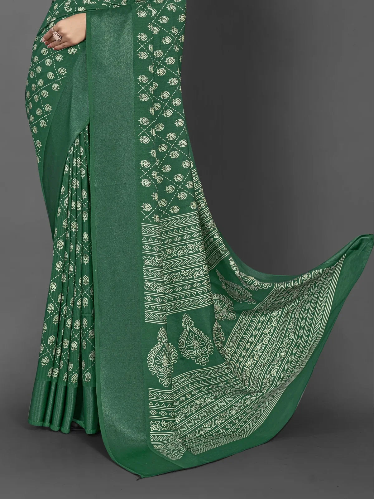 Tarani elegant green Dola silk saree pallu view highlighting woven detailing and border design