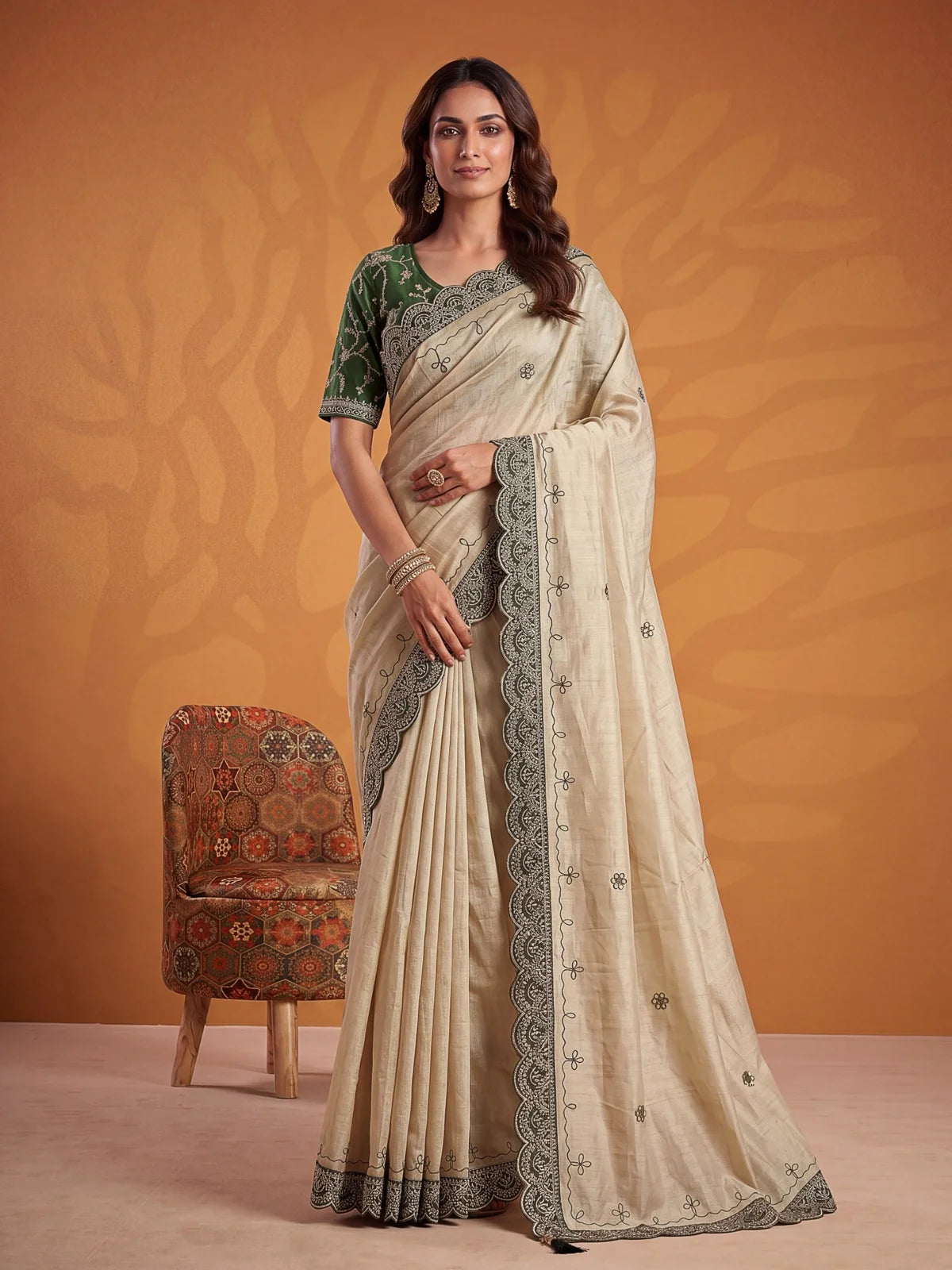 Tarani Jaswandi green Erodee silk saree elegant front pose with scalloped border work