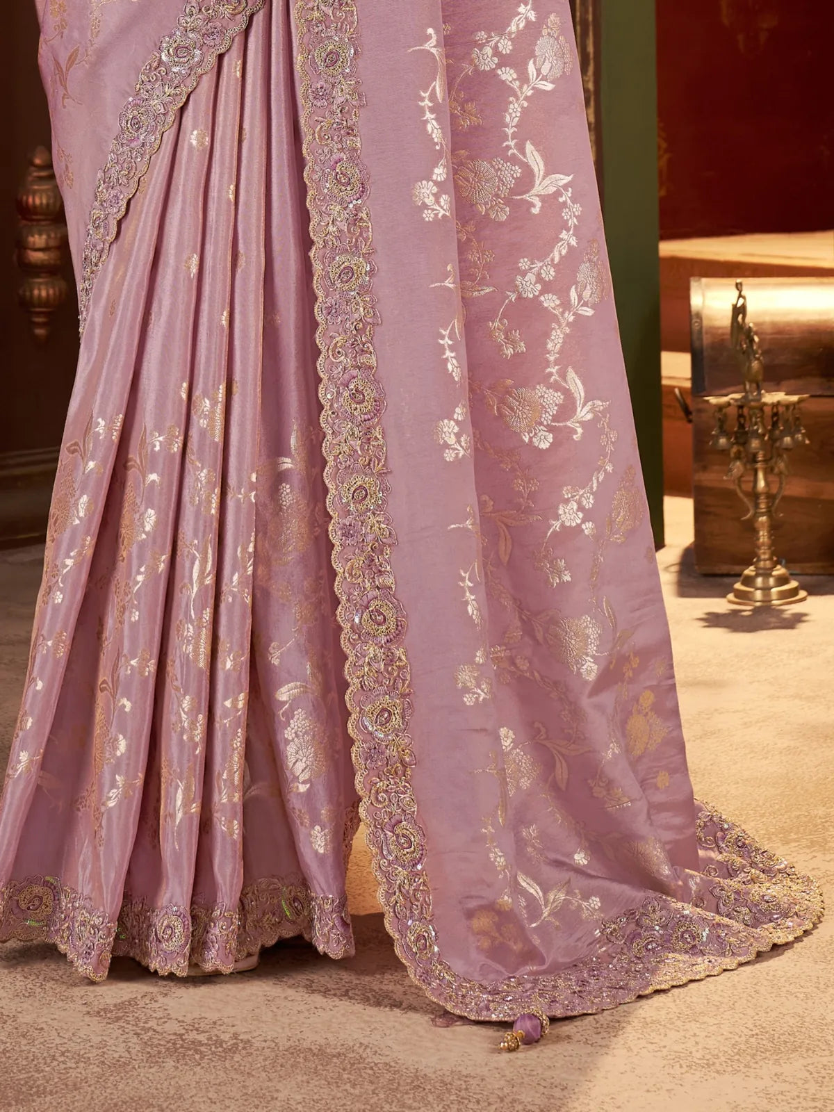Tarani closeup view of pallu and border with zari detailing in lavender fancy saree