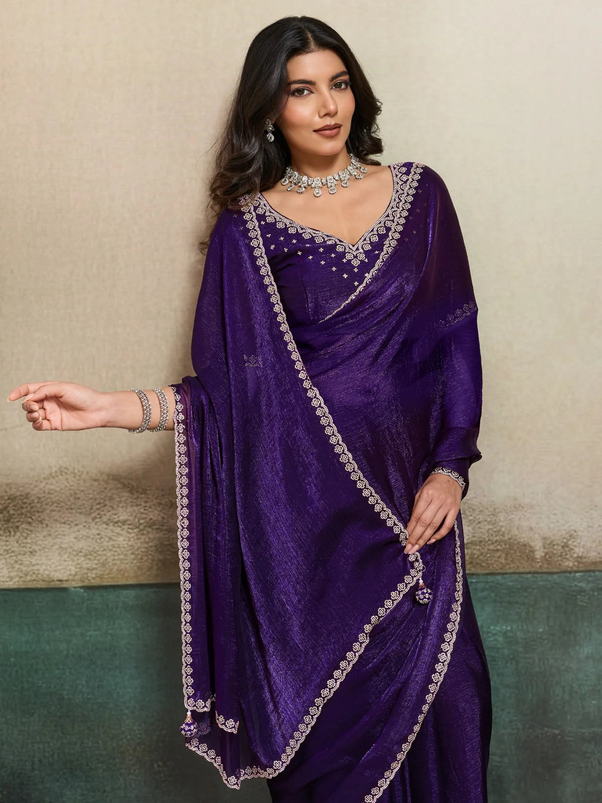 Tarani Mohini purple Fendy Chiffon Blooming saree highlighting pallu and border work