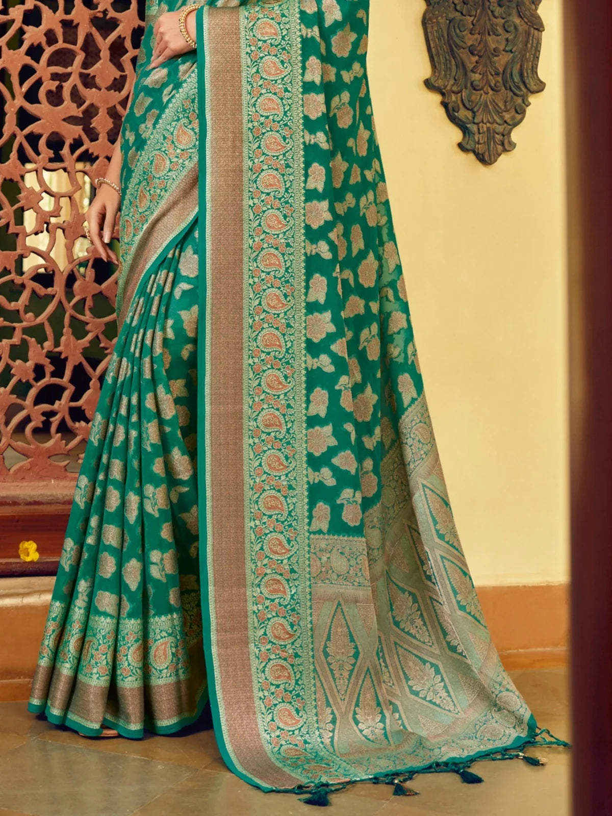 Tarani green georgette saree close-up pallu view with intricate weaving and tassels