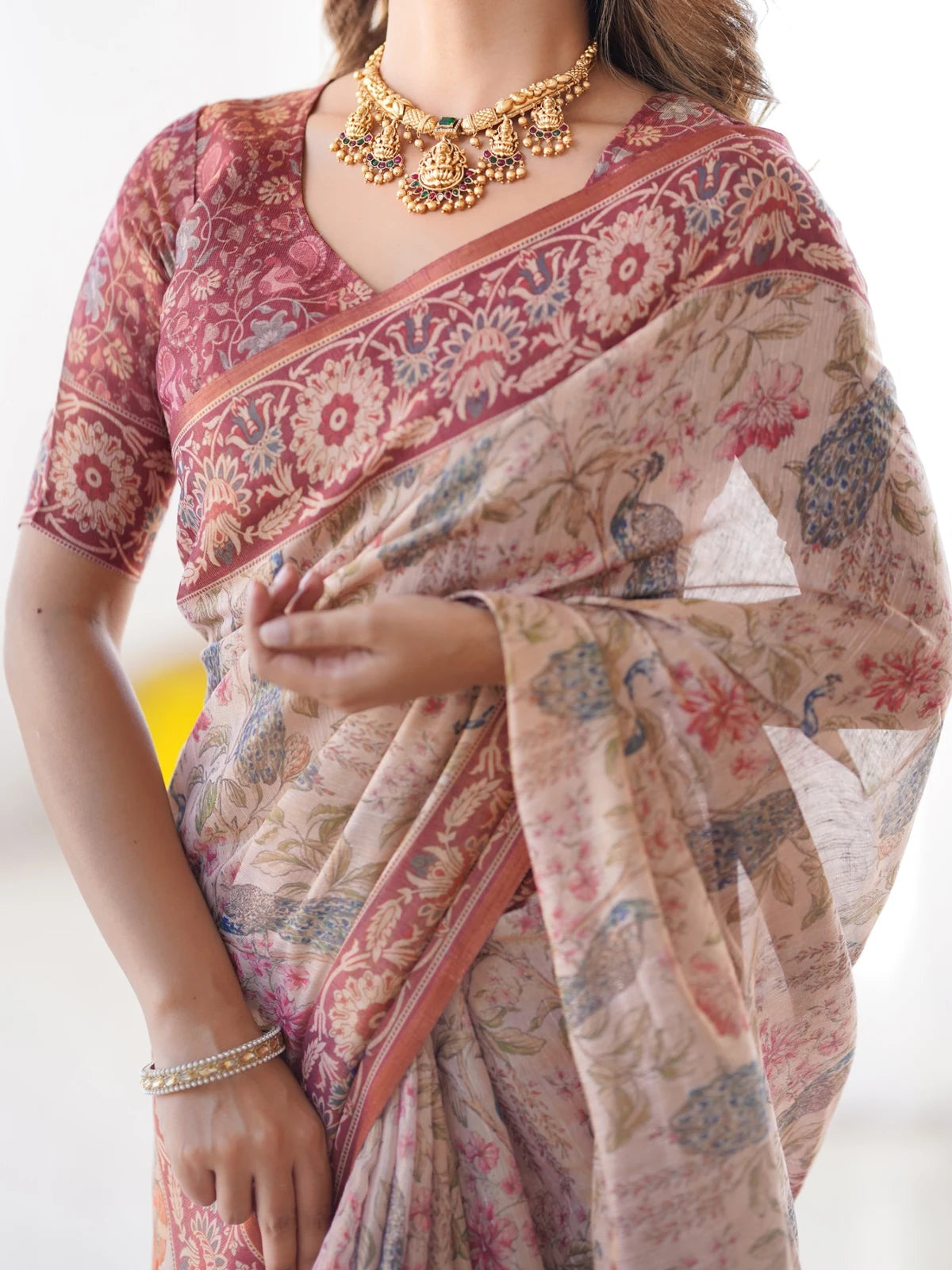 Tarani Vaishvika premium handloom saree closeup showing floral motifs border and blouse design