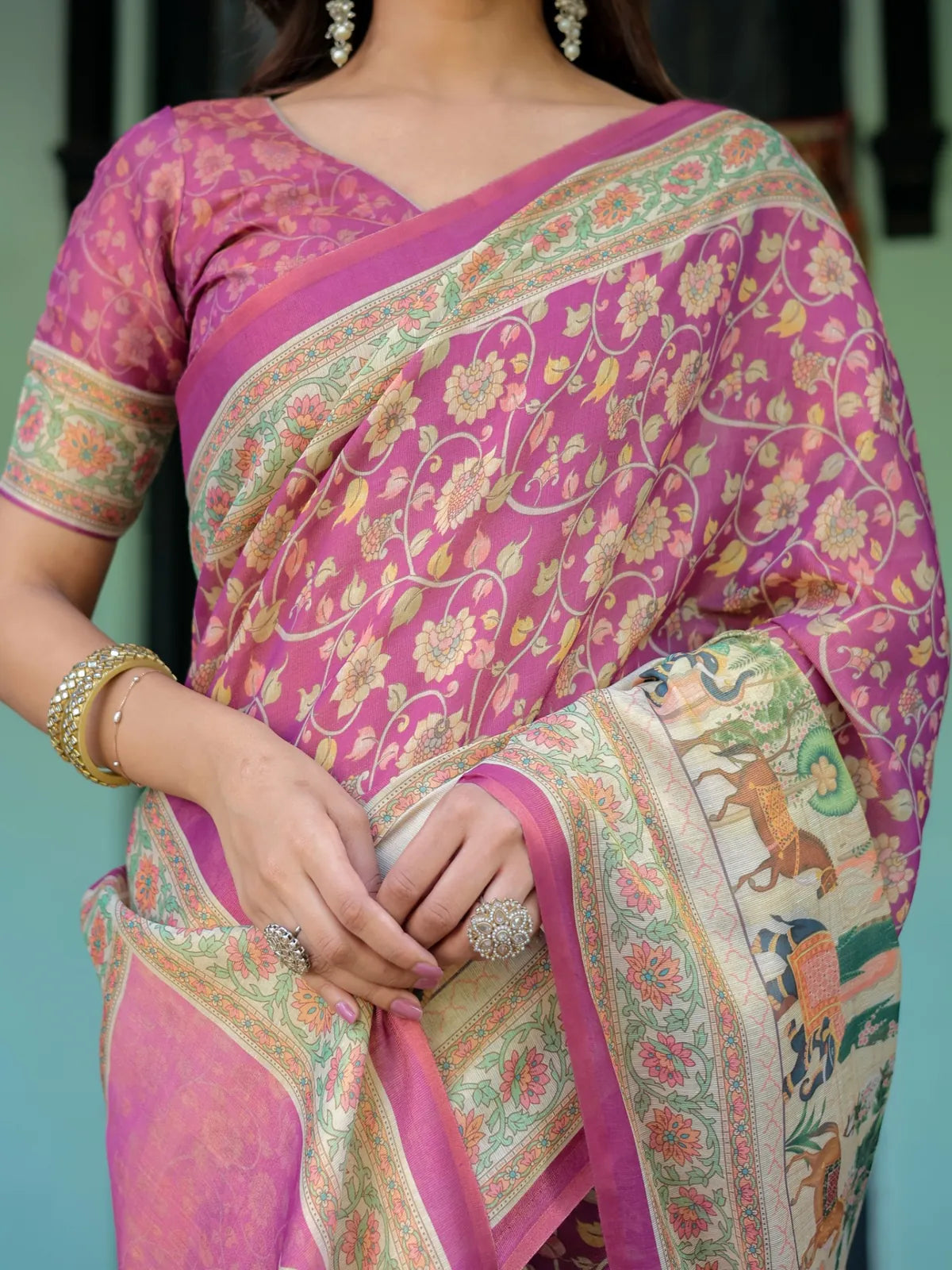 Tarani Samruddhi premium handloom saree closeup view highlighting floral vines border and pallu artwork