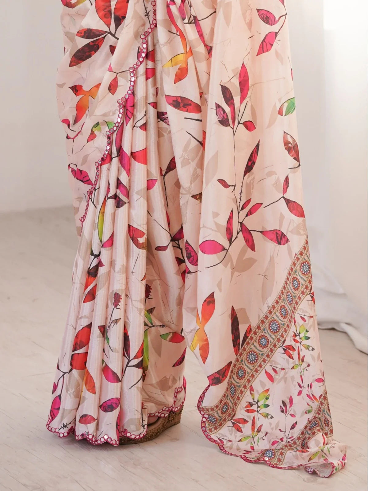 Tarani pallu view of printed pink Chinnon saree with beautiful border and leaf design