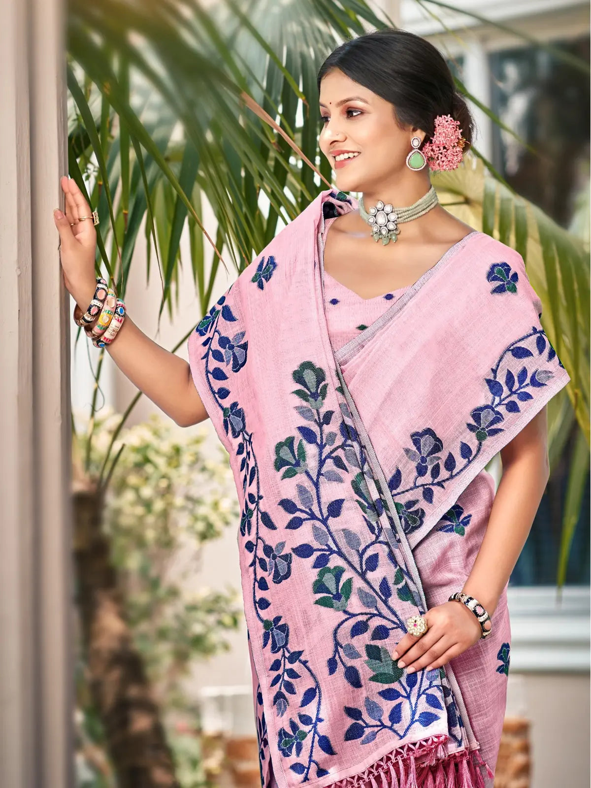 Tarani mauve lilen saree with floral embroidery upper body view