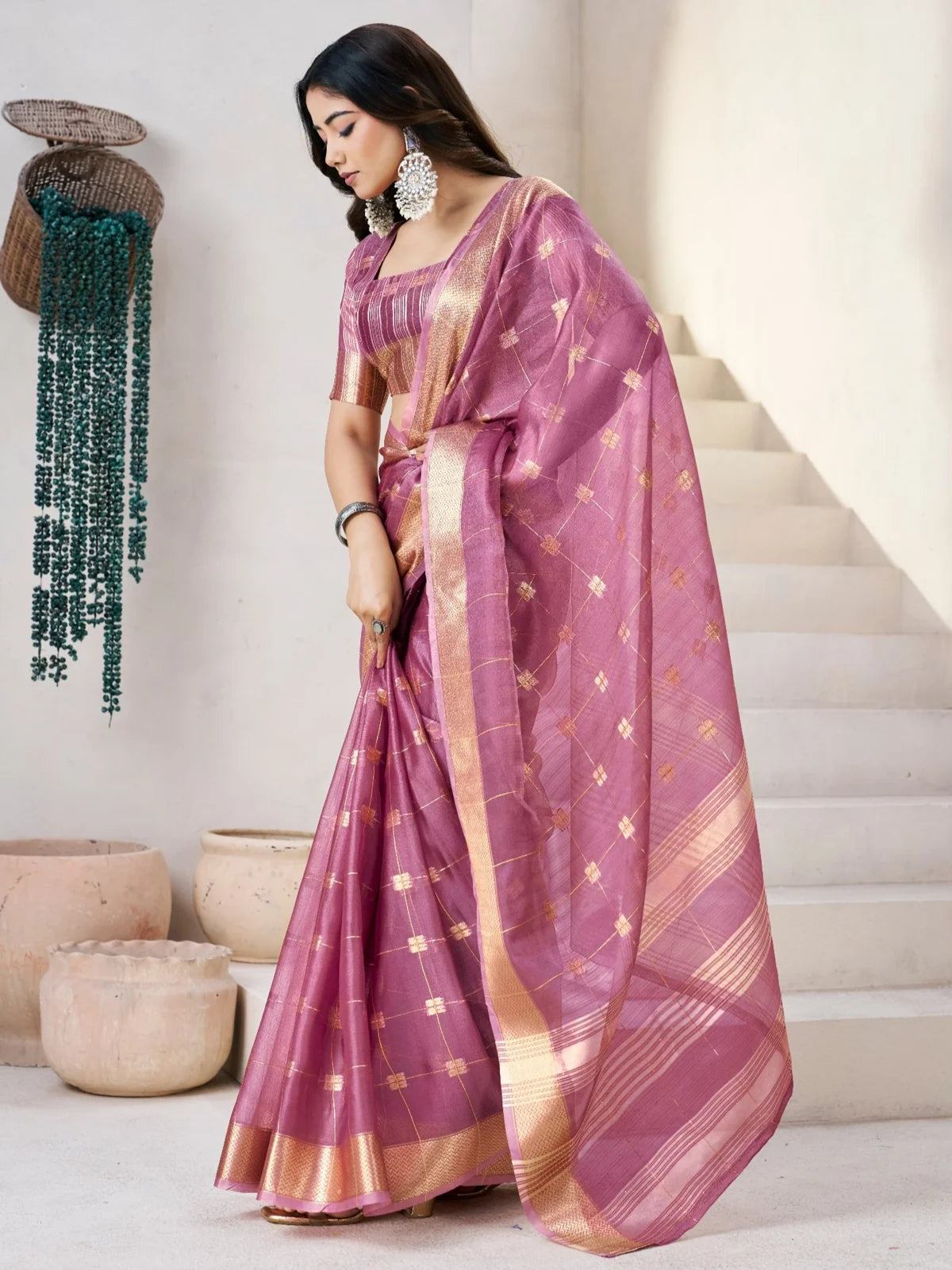 Tarani Suhasini magenta soft linan cotton silk saree elegant side pose