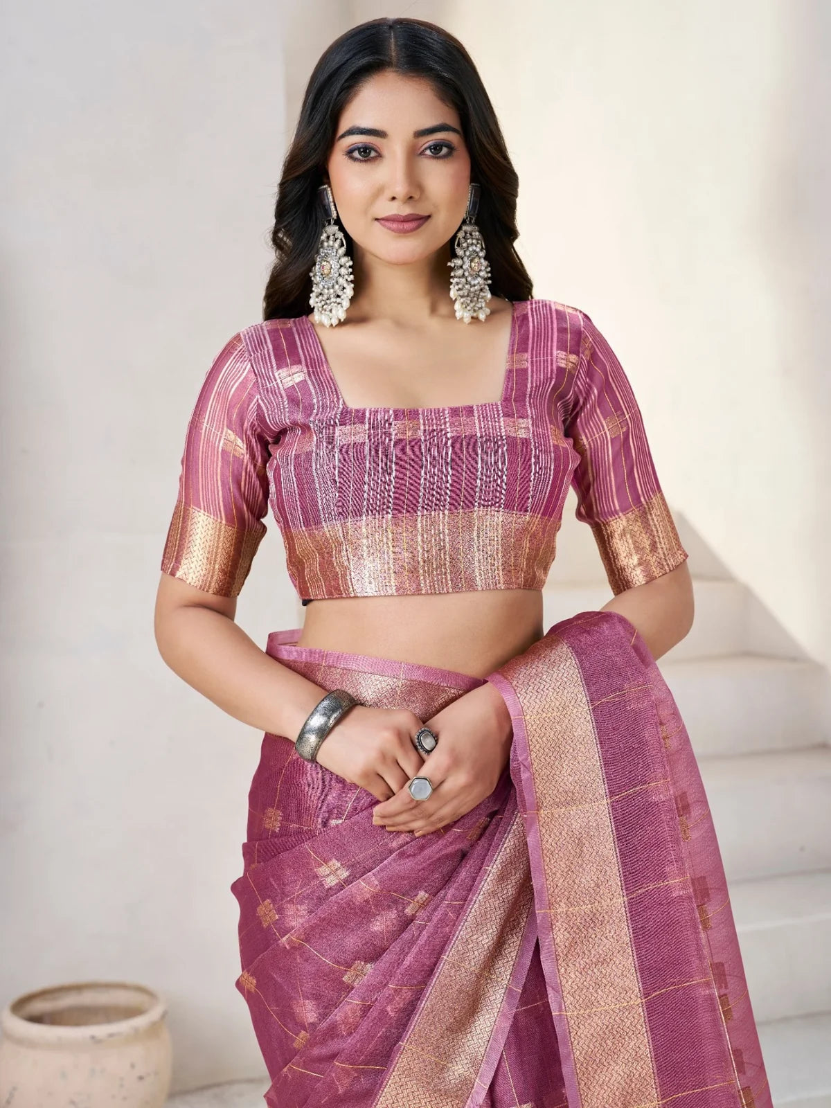 Tarani Suhasini magenta soft linan cotton silk saree upper body blouse view