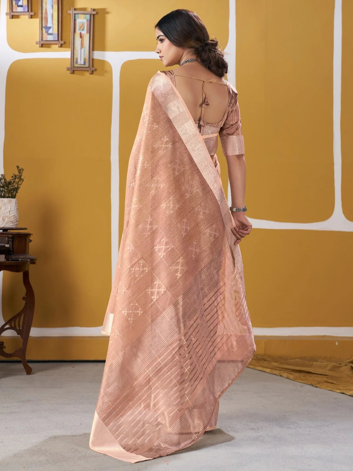 Tarani peach soft linan cotton silk saree back view showcasing pallu and blouse design
