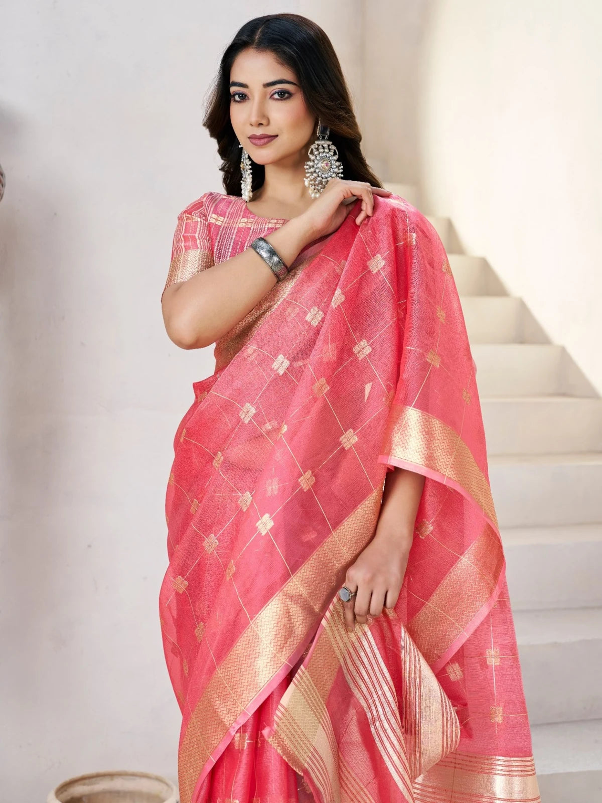 Tarani pink soft linan cotton silk saree pallu view with zari detailing