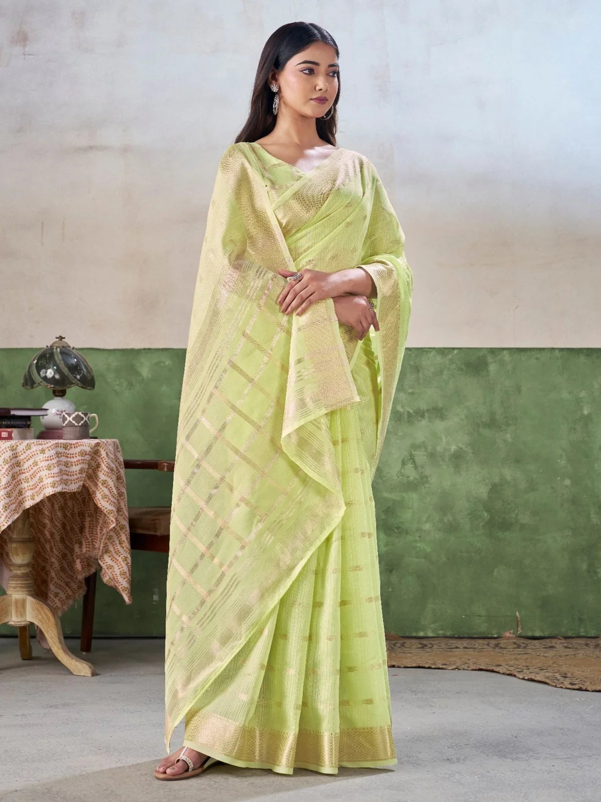 Tarani Navya saree pallu view with elegant zari woven border
