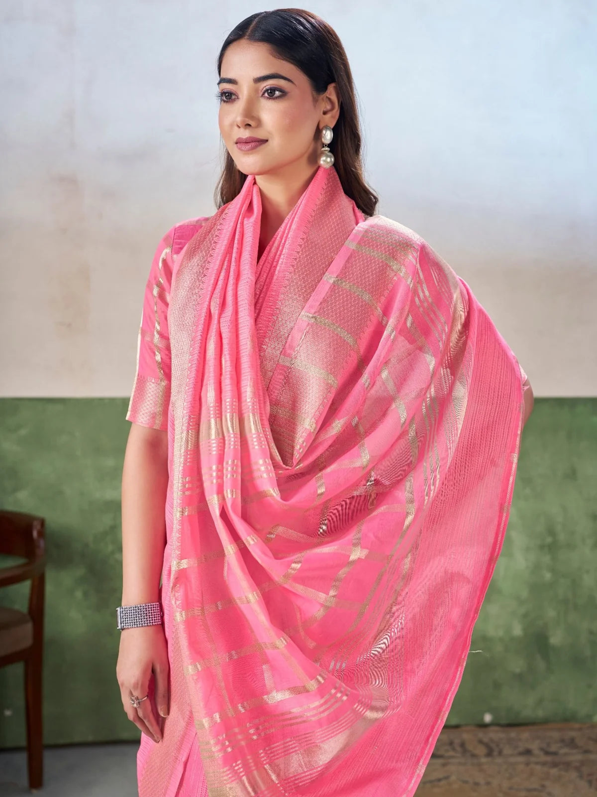 Tarani pink soft linan cotton silk saree pallu view highlighting zari woven pallu and border