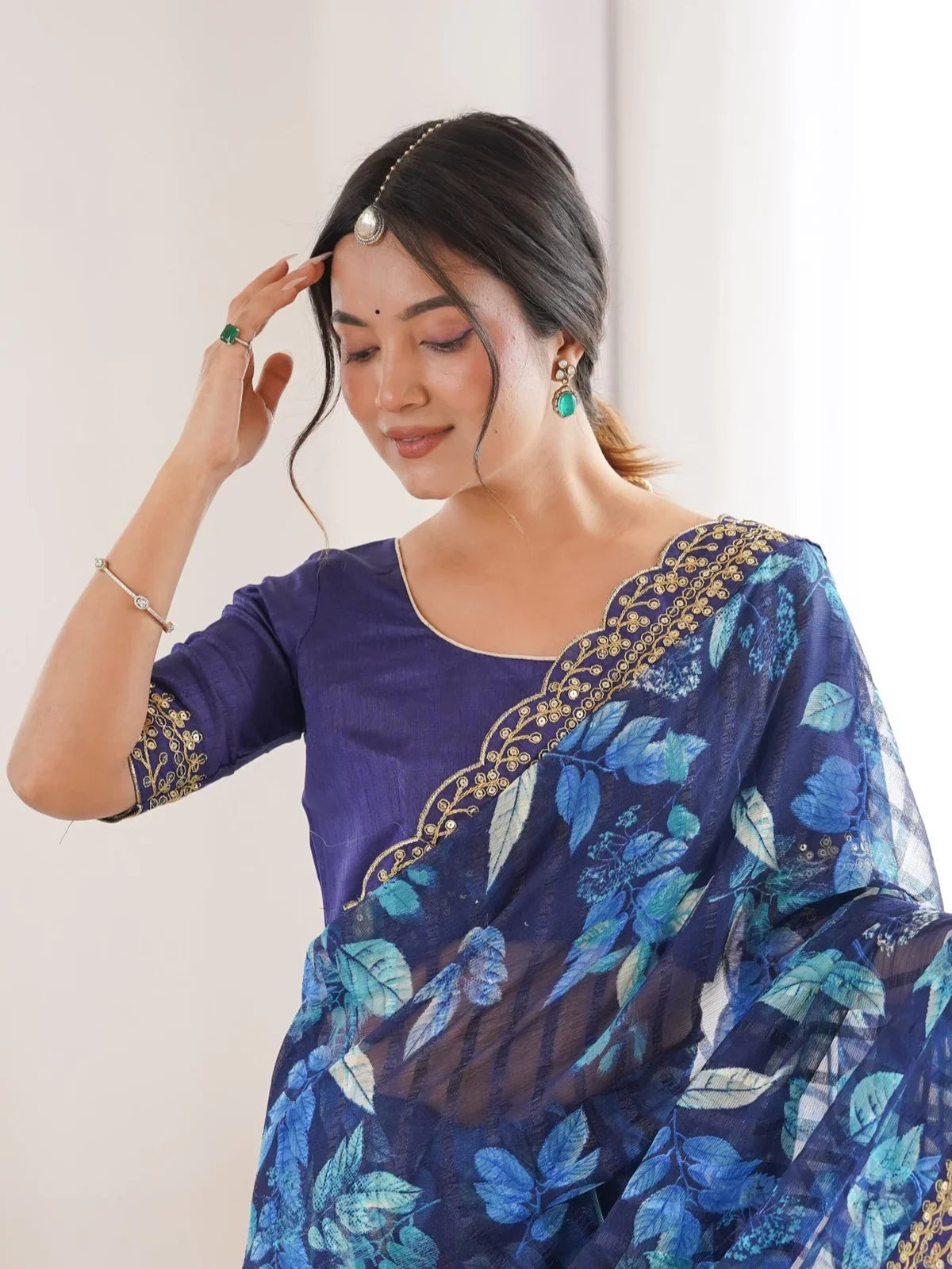 Tarani elegant navy marble saree upper body look with floral design and golden border