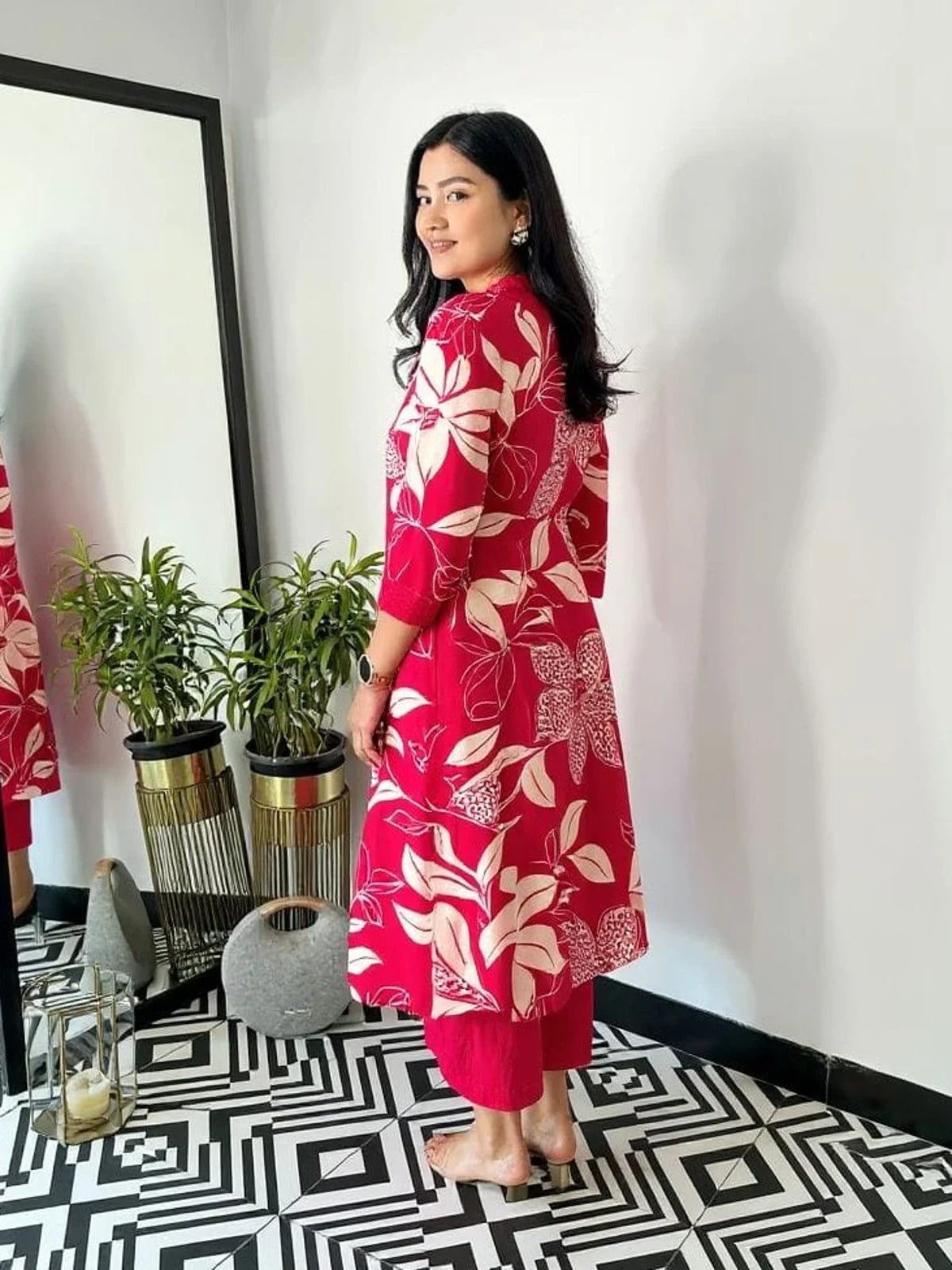 Tarani red printed maslin kurti back pose with pant in frame