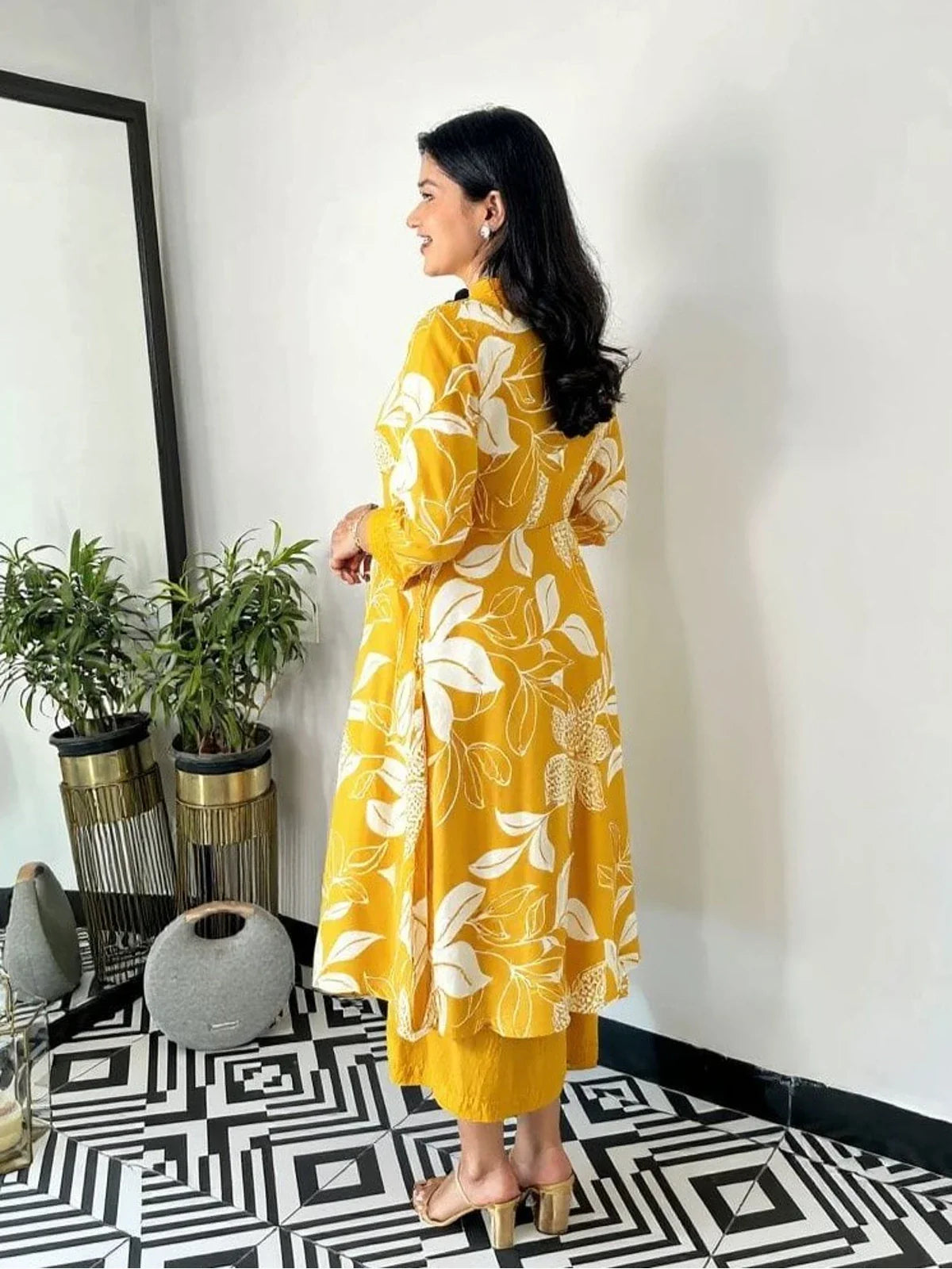 Tarani yellow printed kurti set showing back pattern and side slits in maslin fabric